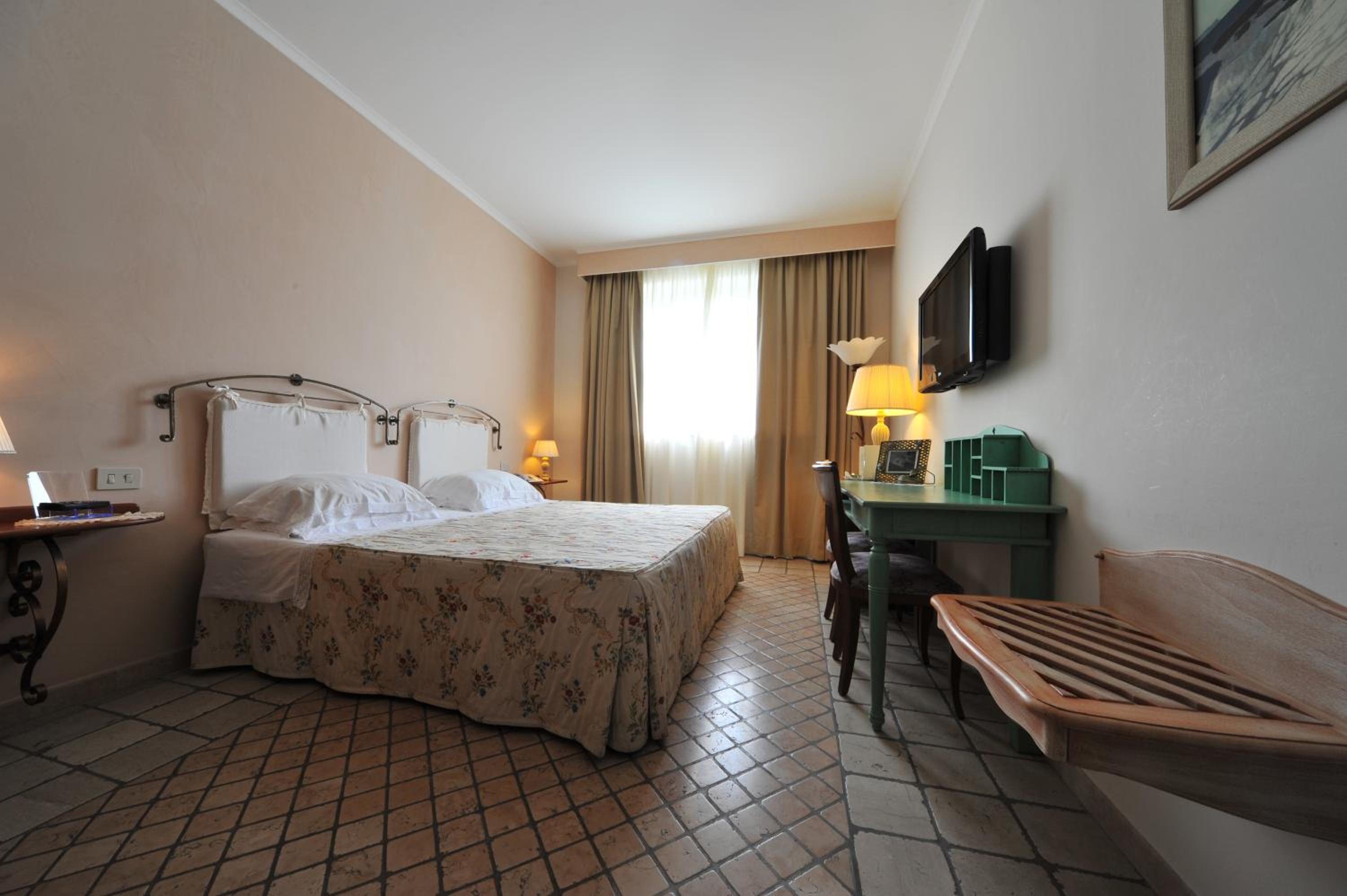 Double Room - Photo 6