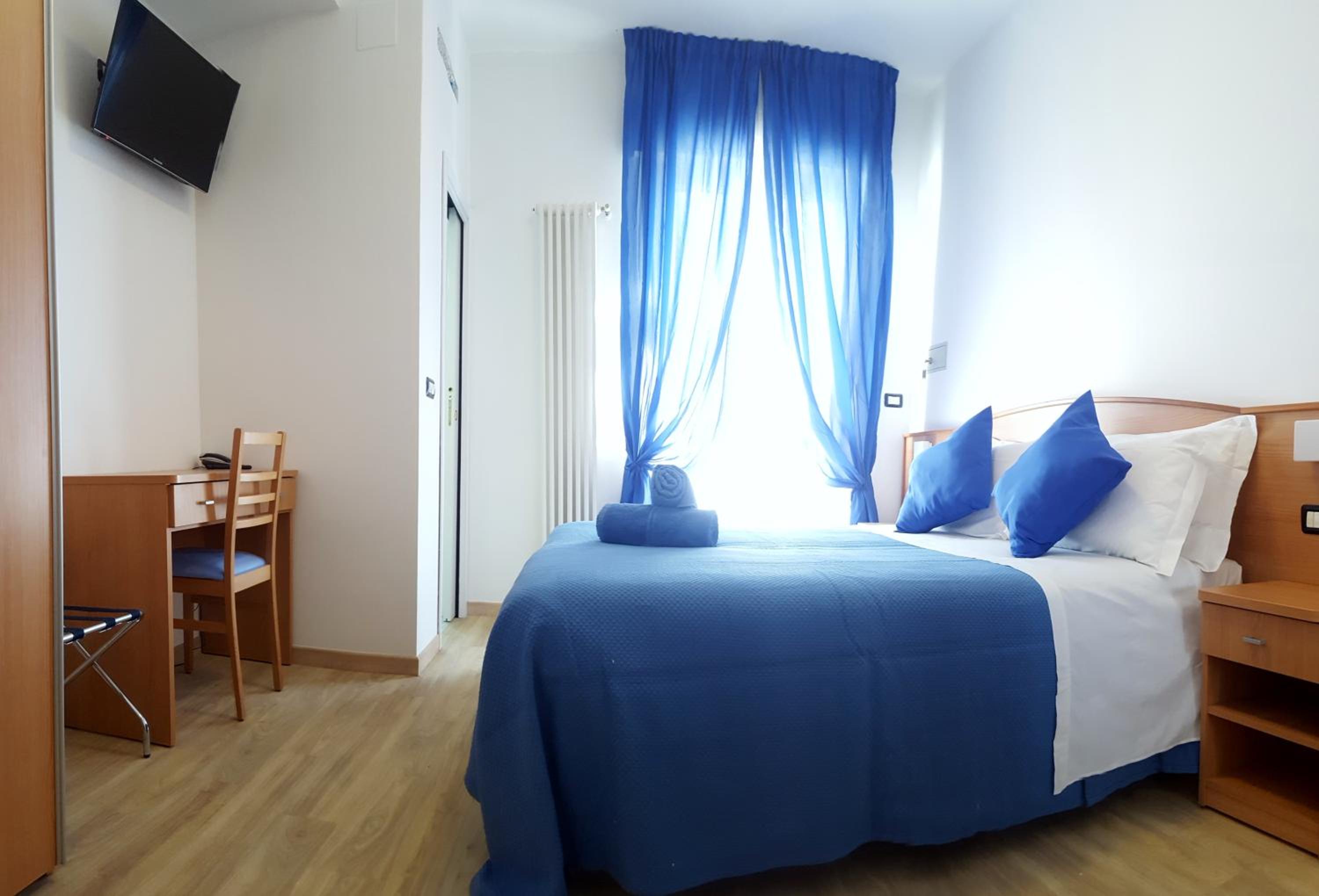 Double Room with Balcony - Photo 28