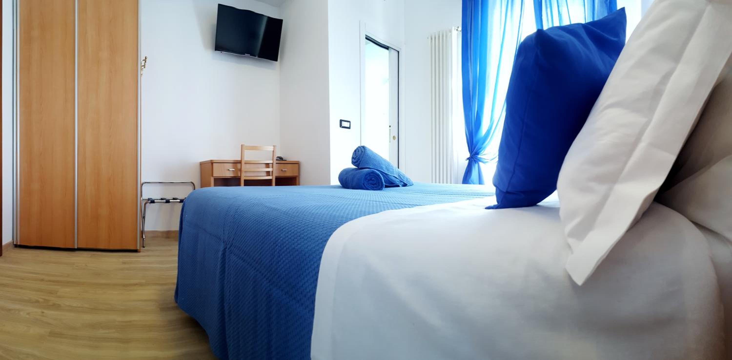 Double Room with Balcony - Photo 27