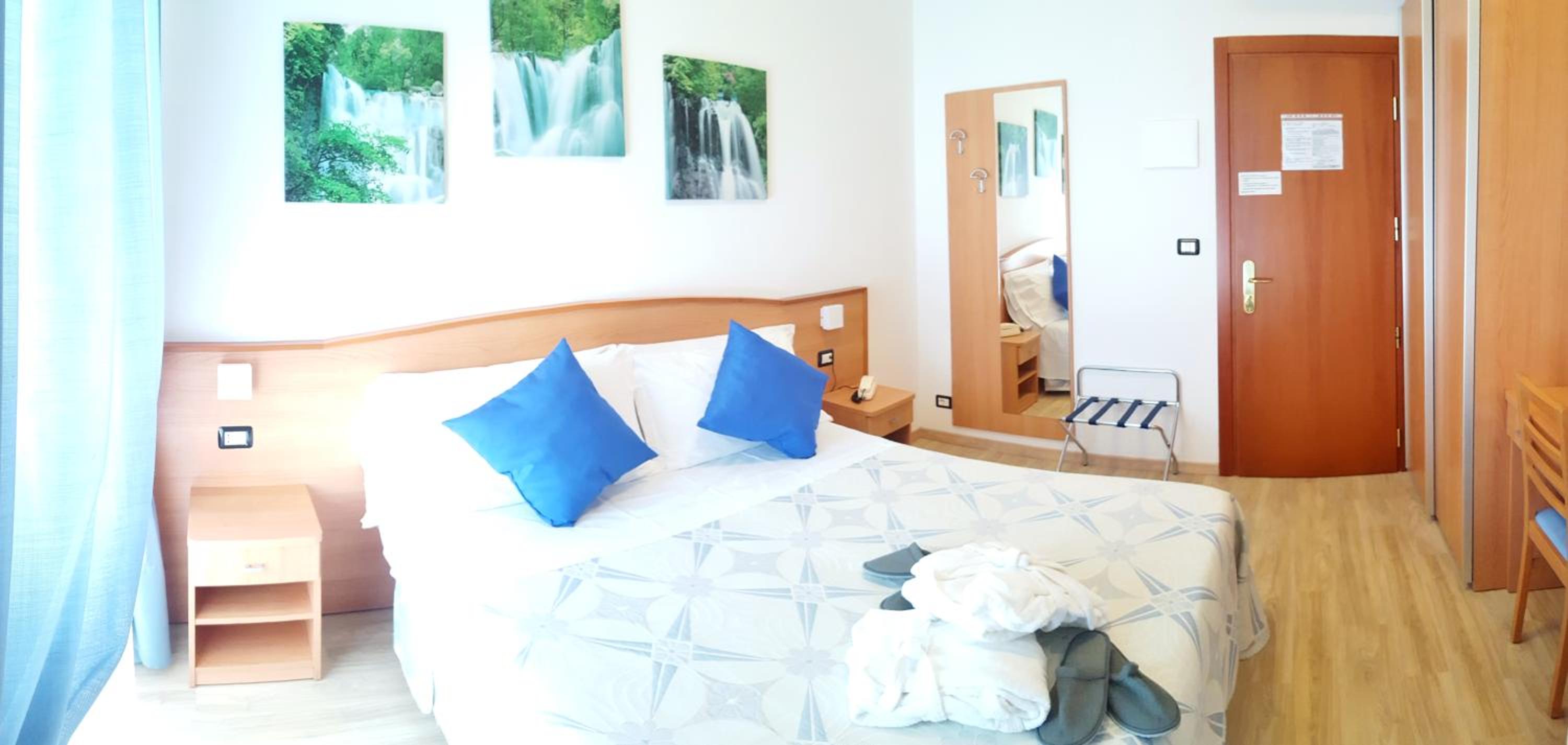 Double Room with Balcony - Photo 50