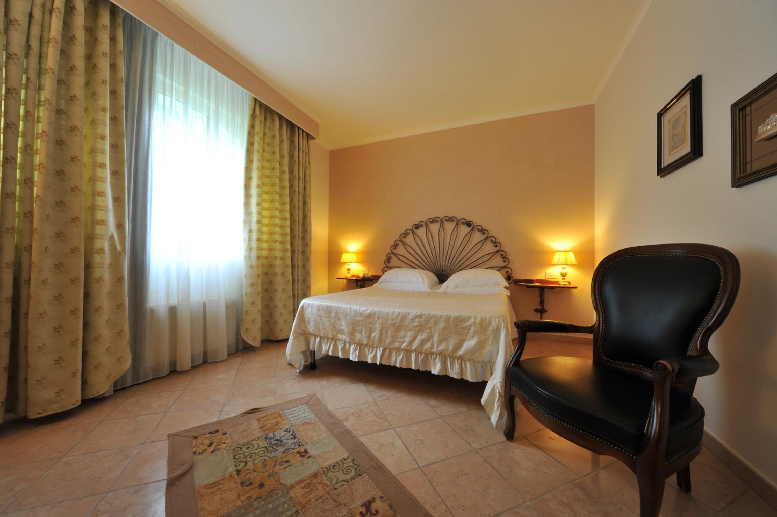 Two-Bedroom Apartment (4 Adults) - Photo 5