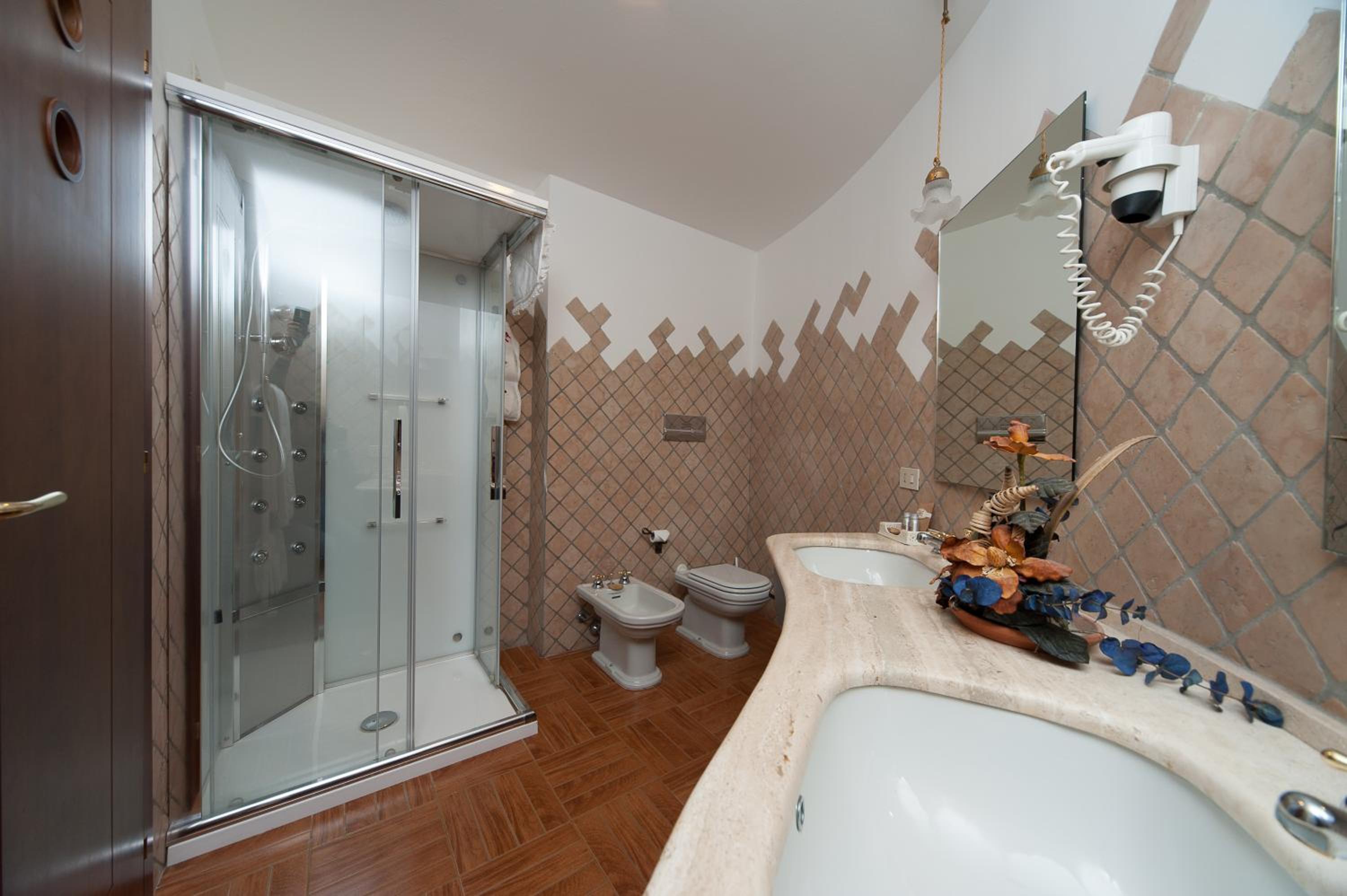 Two-Bedroom Apartment (4 Adults) - Photo 3
