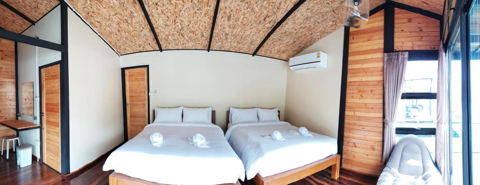 Queen Room with Two Queen Beds - Photo 12