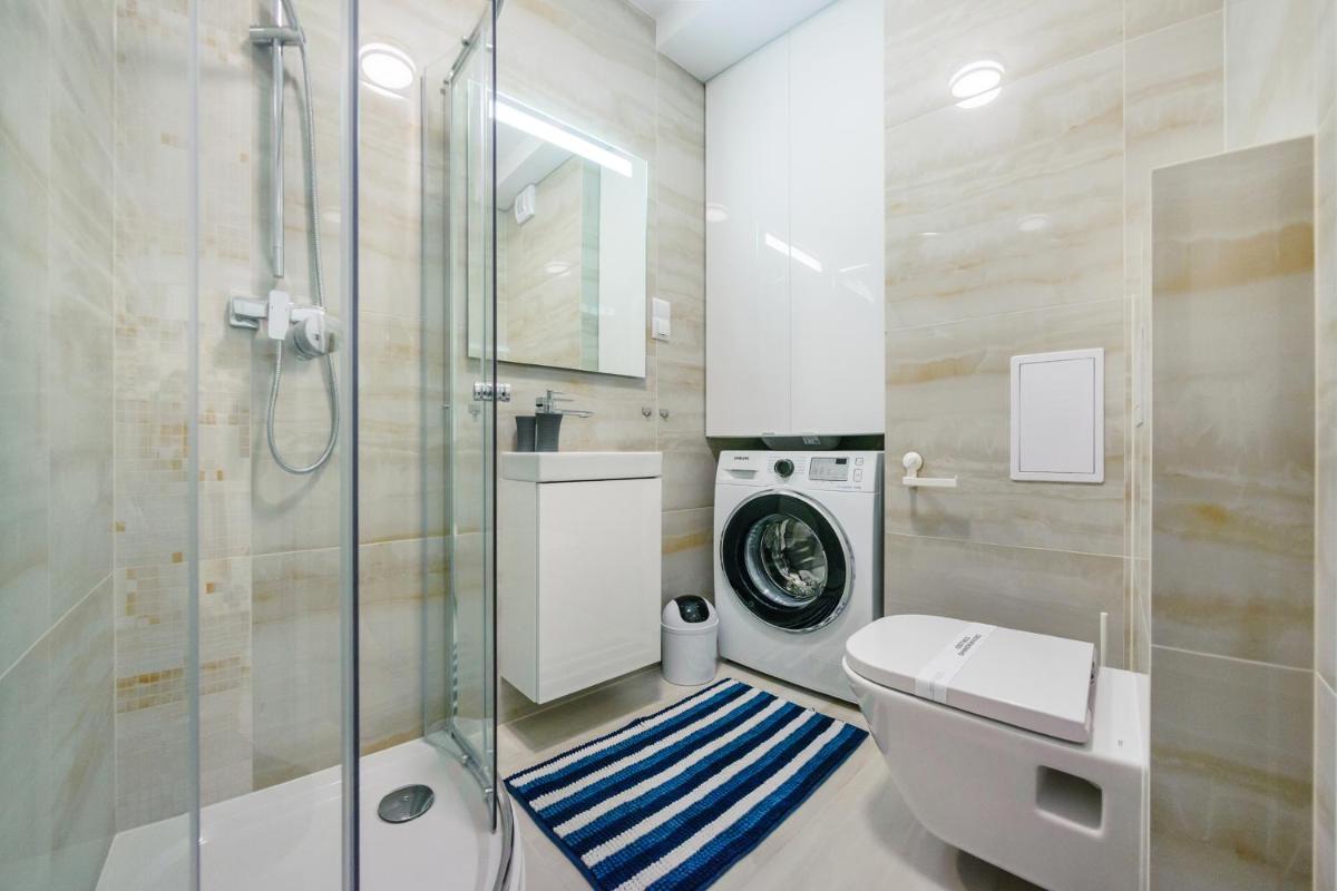 Apartment with Shower - Photo 4