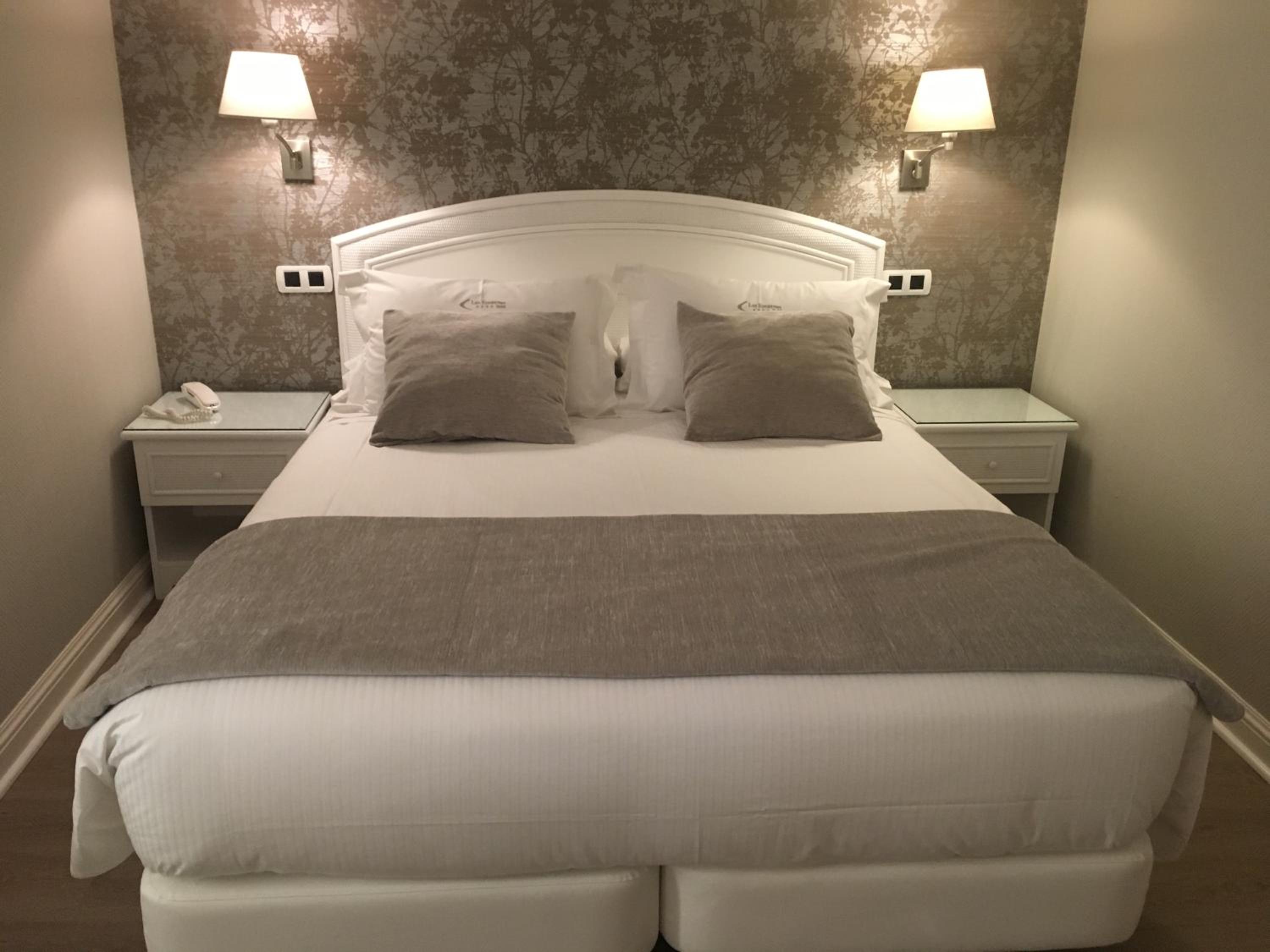 Double or Twin Room - Photo 4