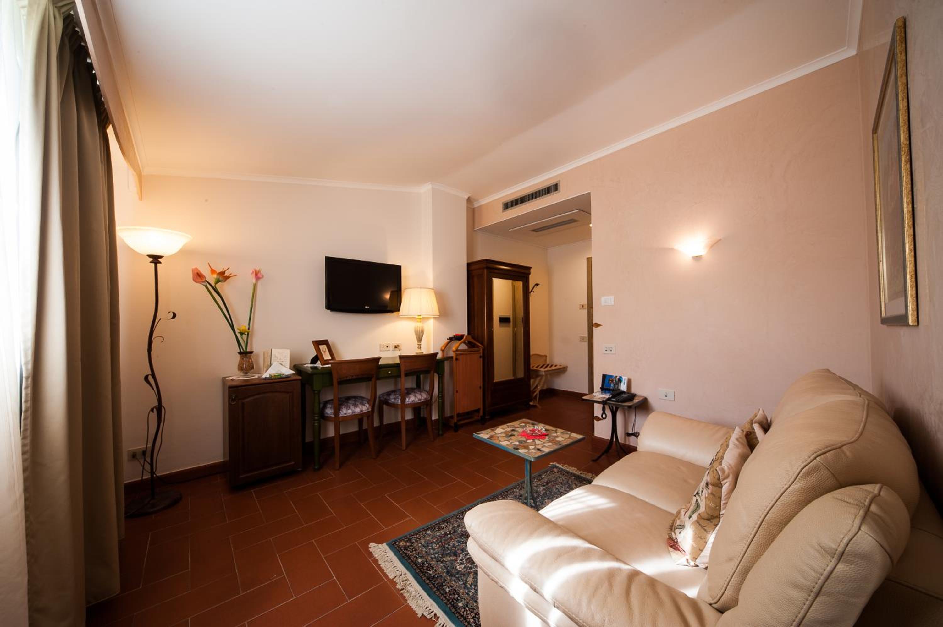 Double Room - Photo 2