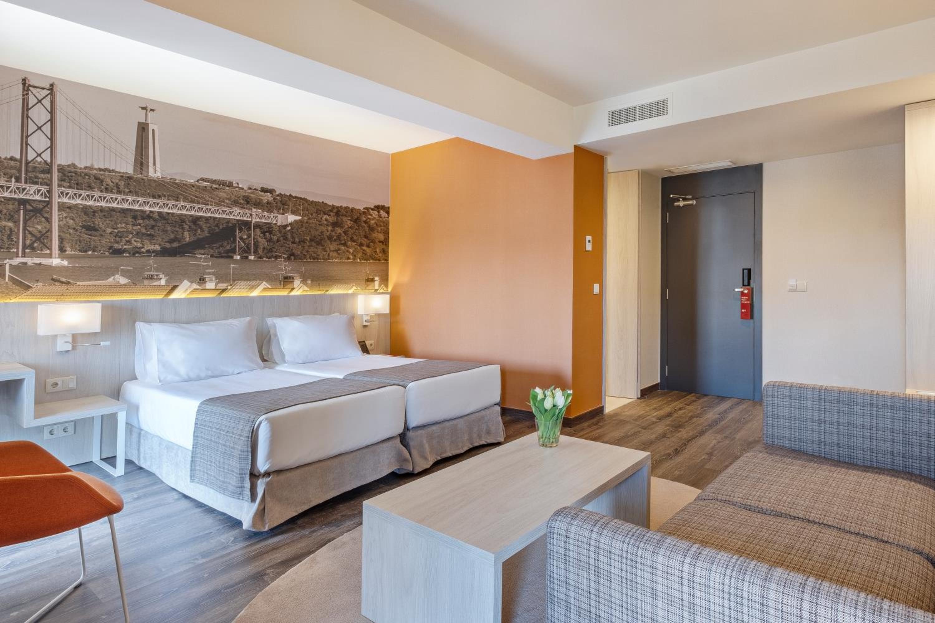 Triple Room thumbnail 6