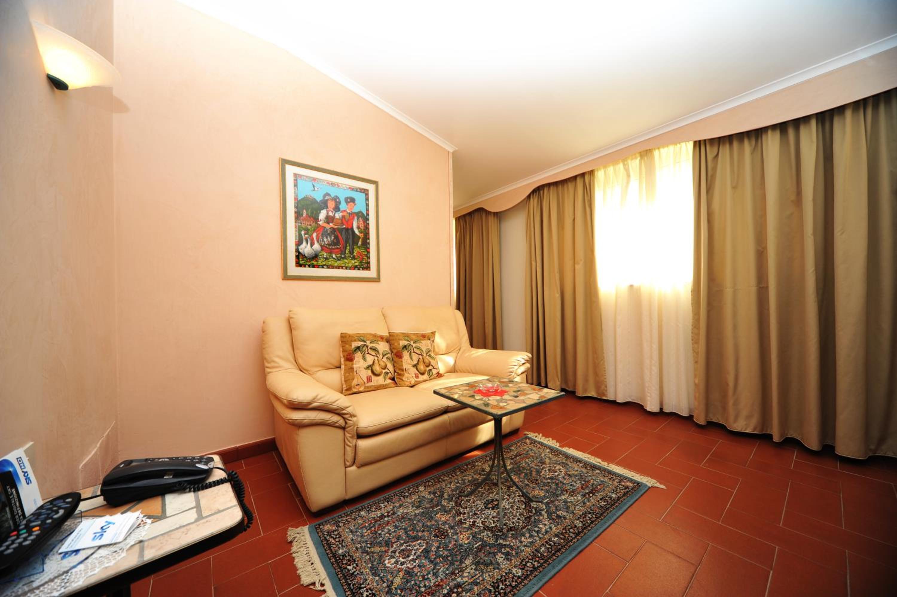 Double Room - Photo 3