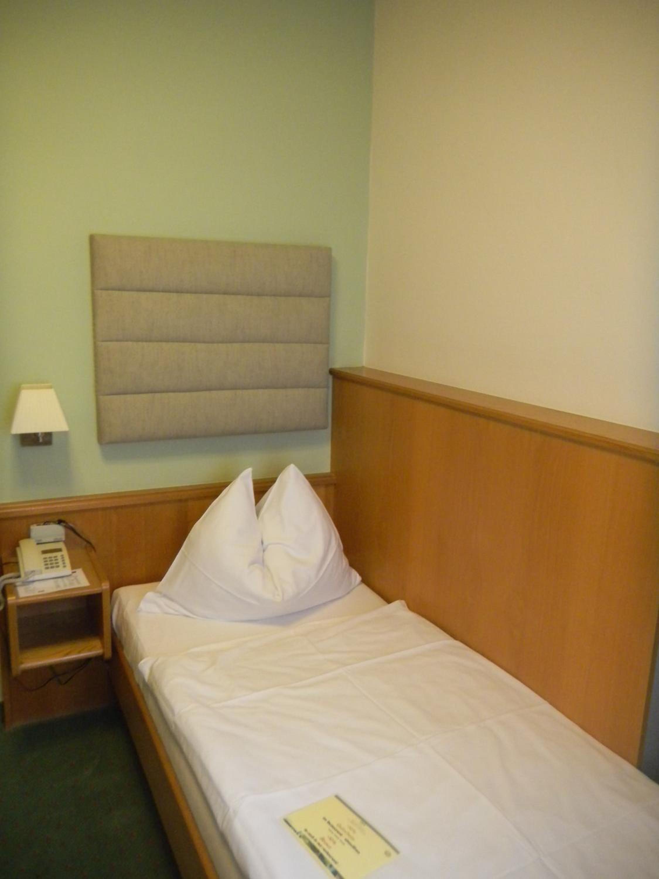 Budget Single Room photo 3
