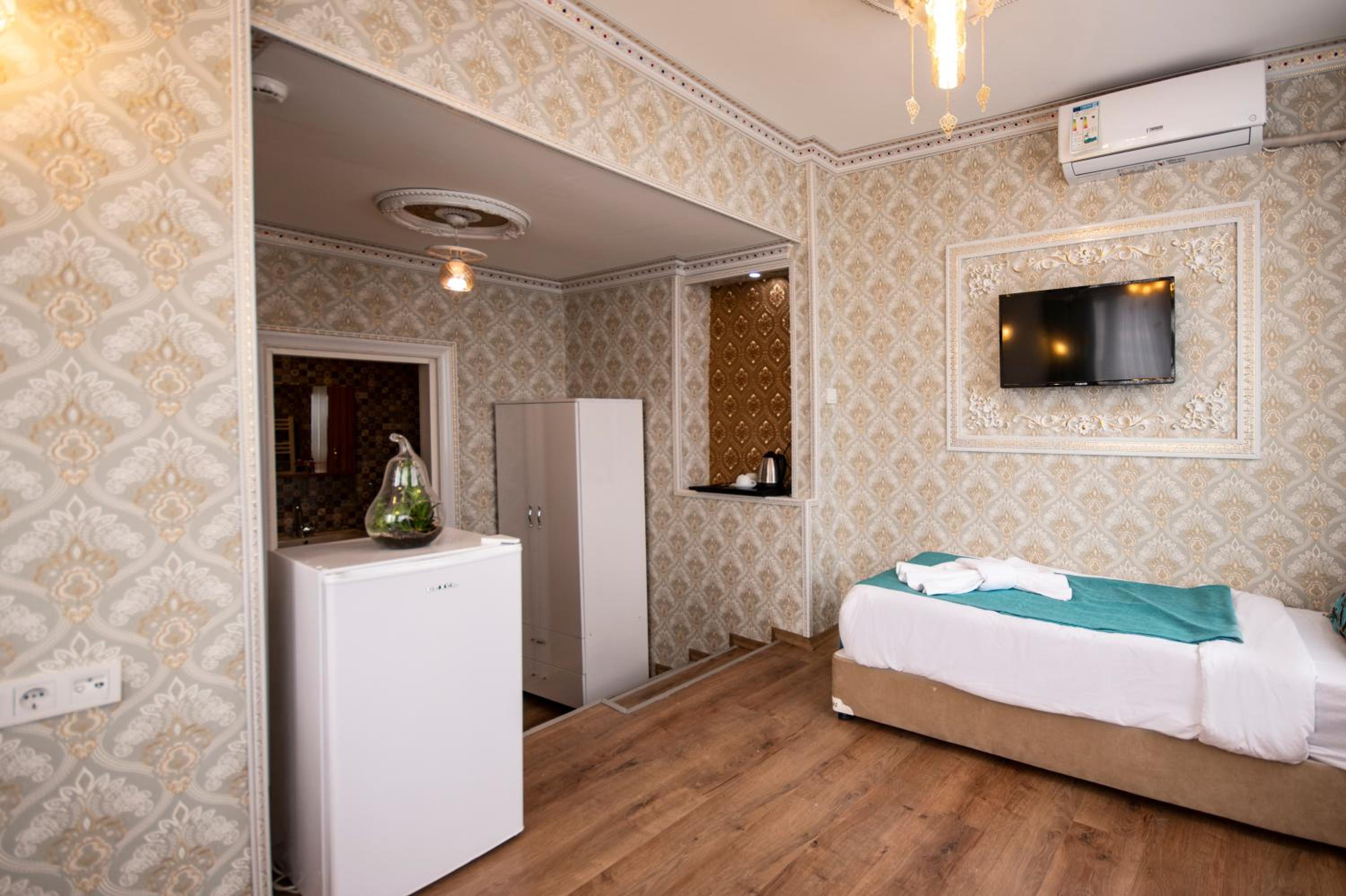 Deluxe Triple Room with Sea View photo 2
