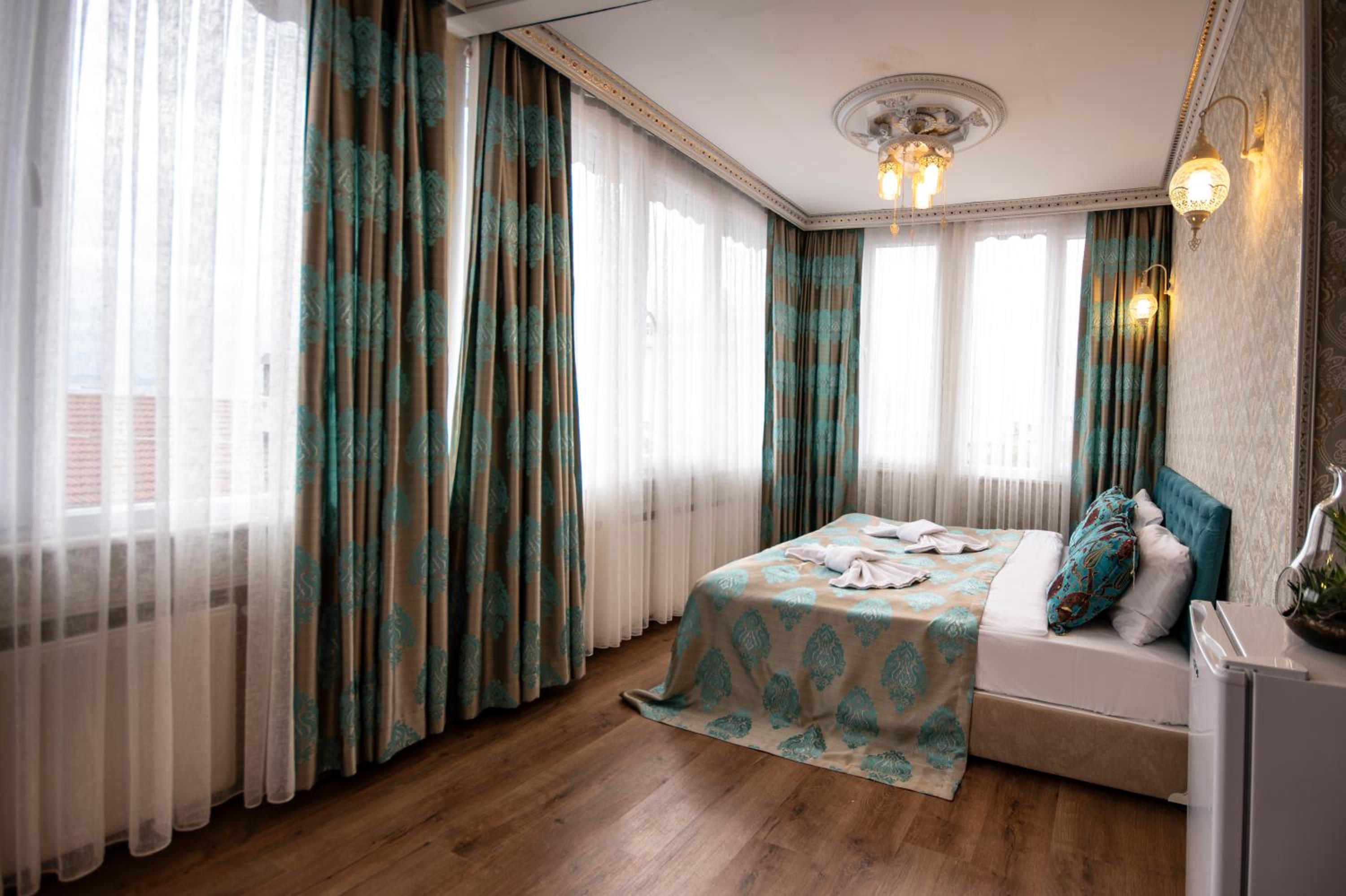 Deluxe Triple Room with Sea View photo 3