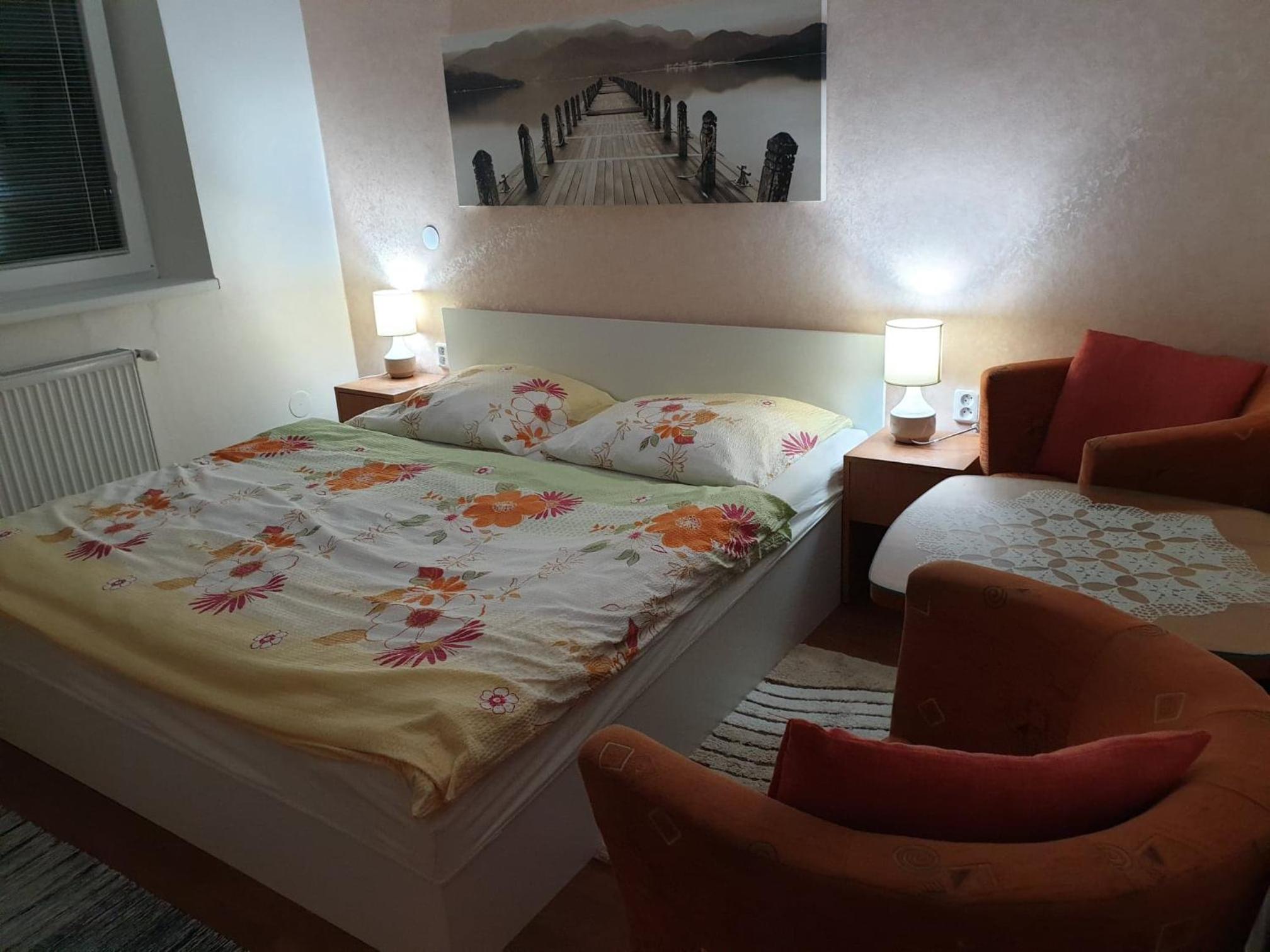 Double Room with Private Bathroom - Photo 2