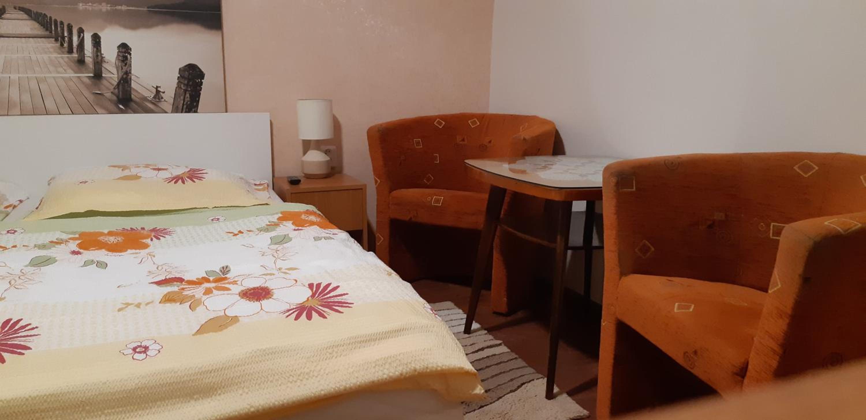 Double Room with Private Bathroom - Photo 3