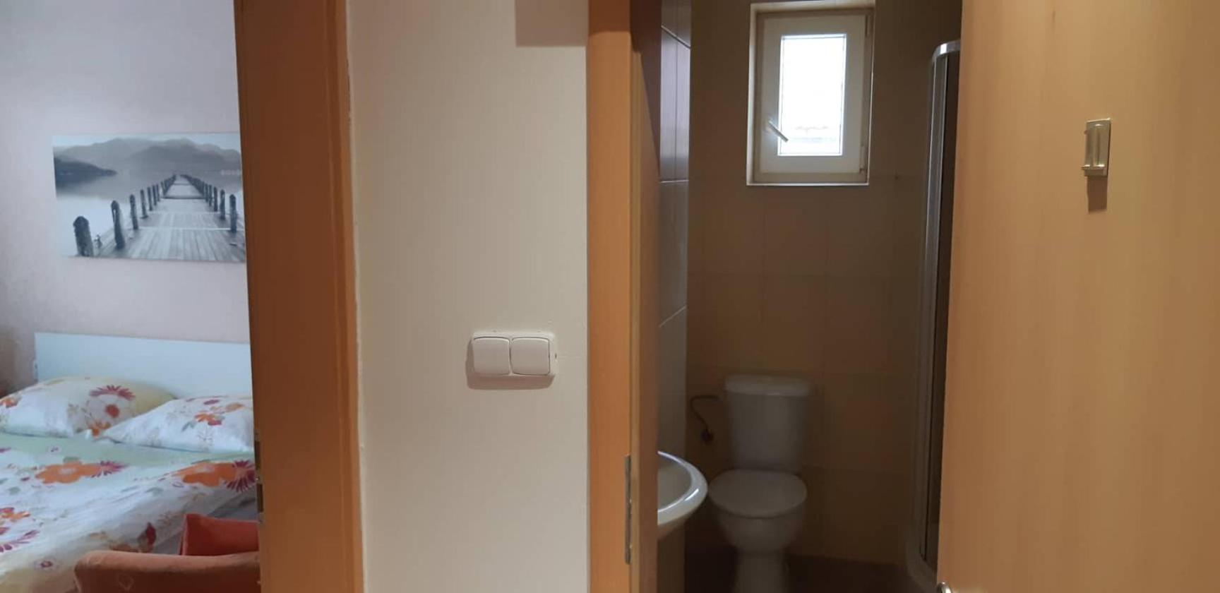 Double Room with Private Bathroom - Photo 4