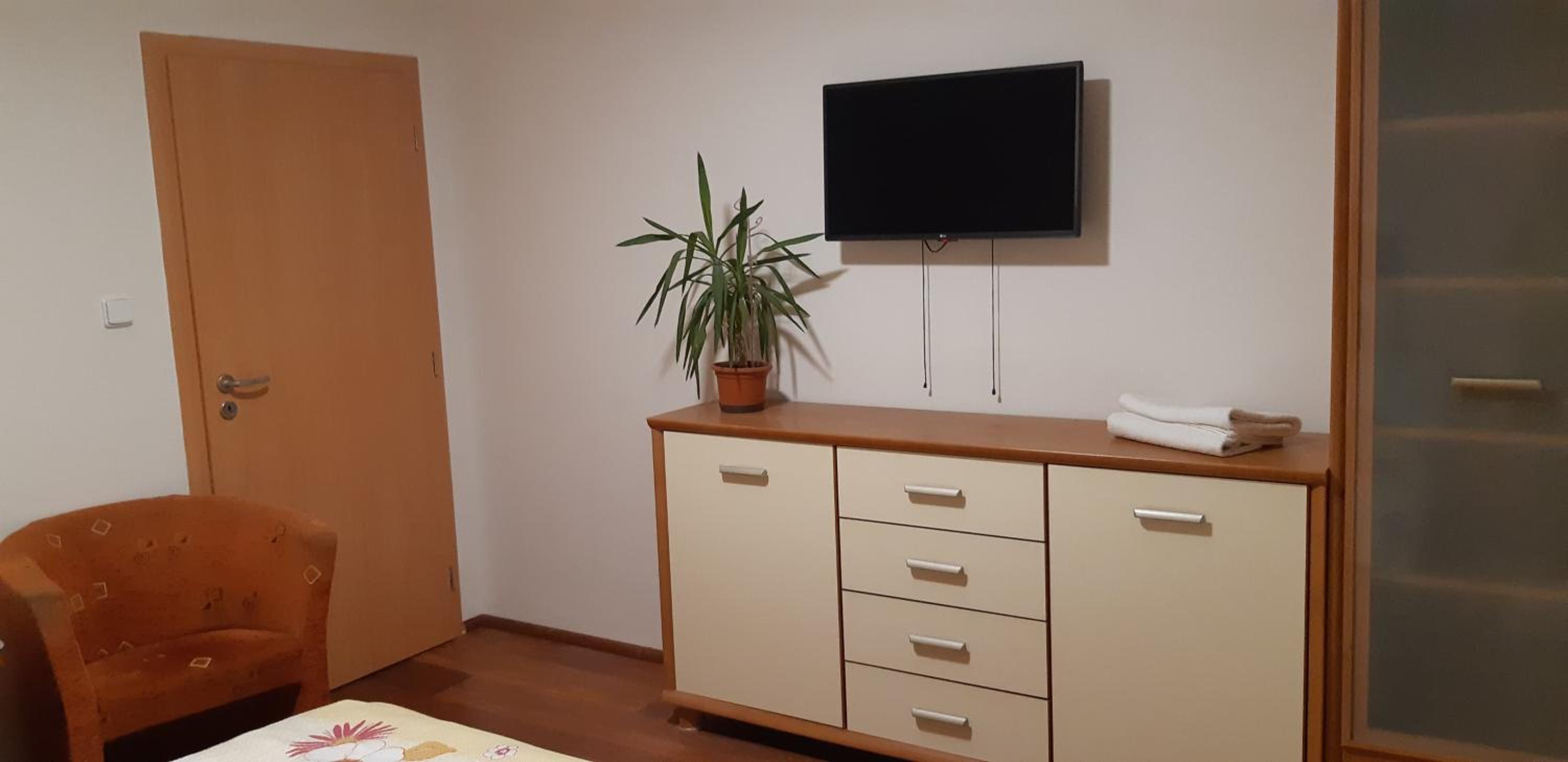 Double Room with Private Bathroom - Photo 5