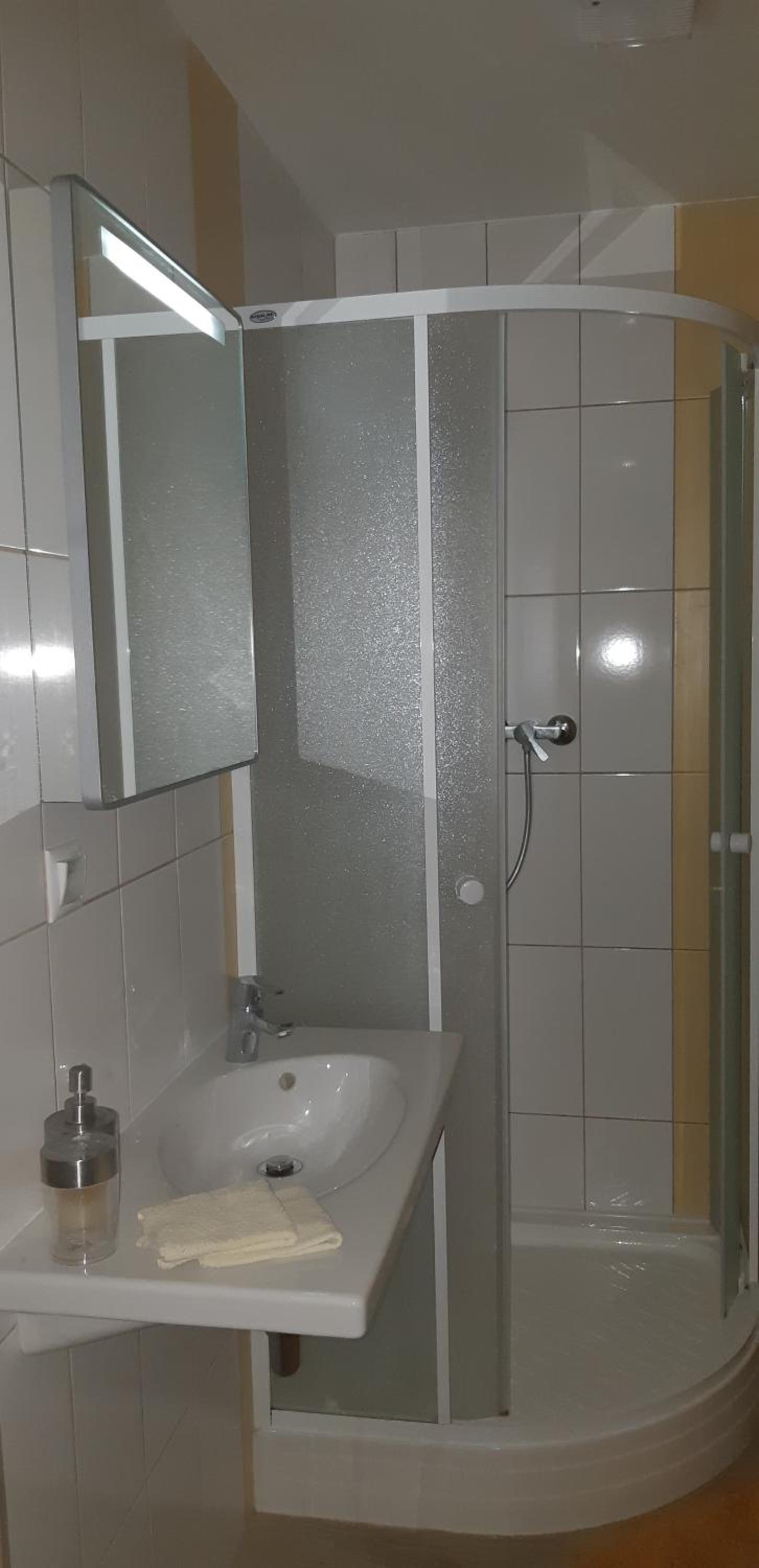 Triple Room with Private Bathroom photo 2
