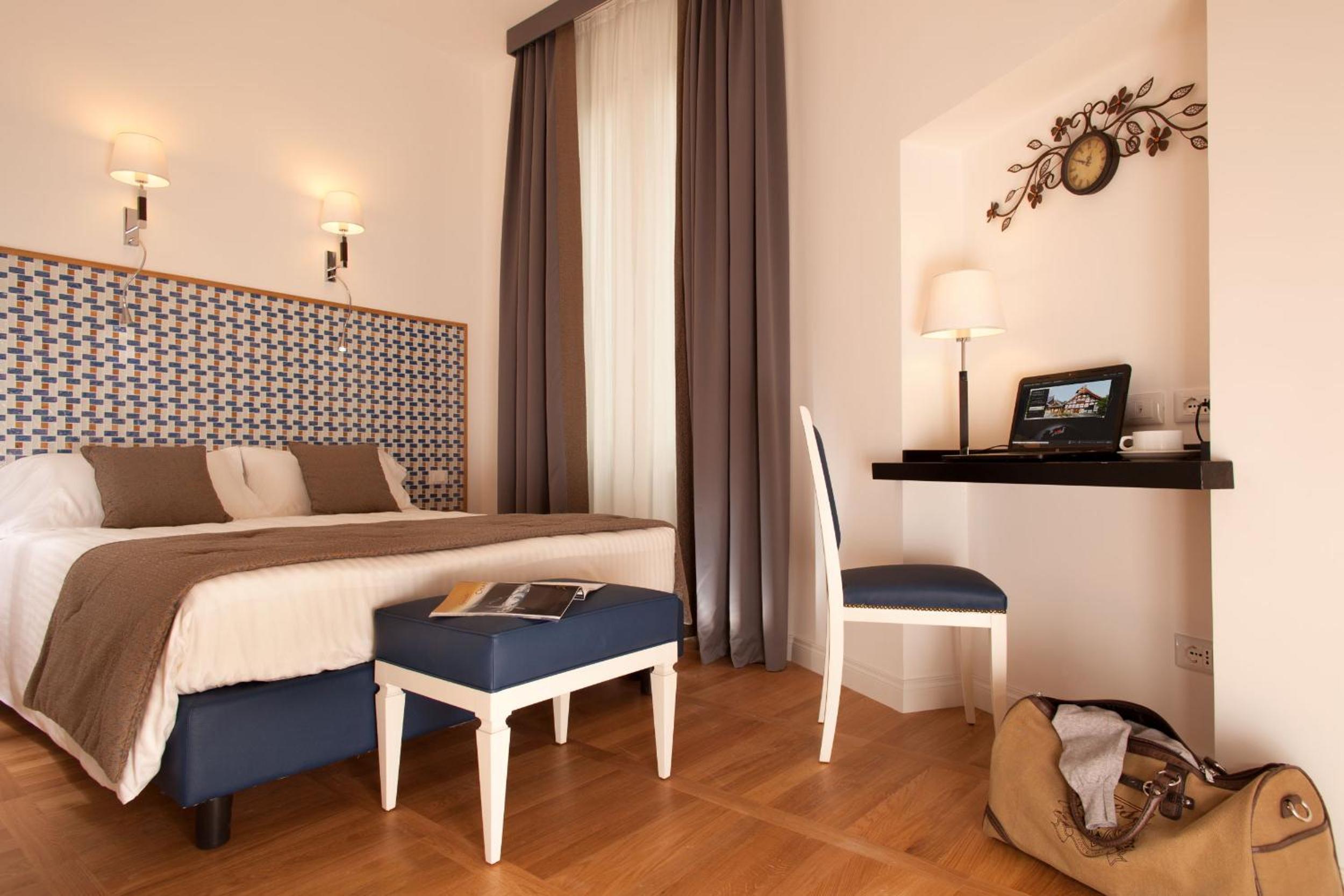 Deluxe Triple Room thumbnail 5