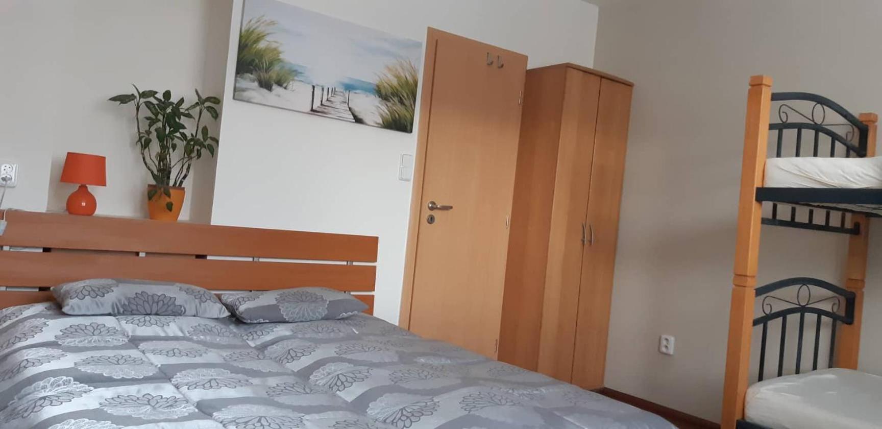 Quadruple Room with Bathroom - Photo 11