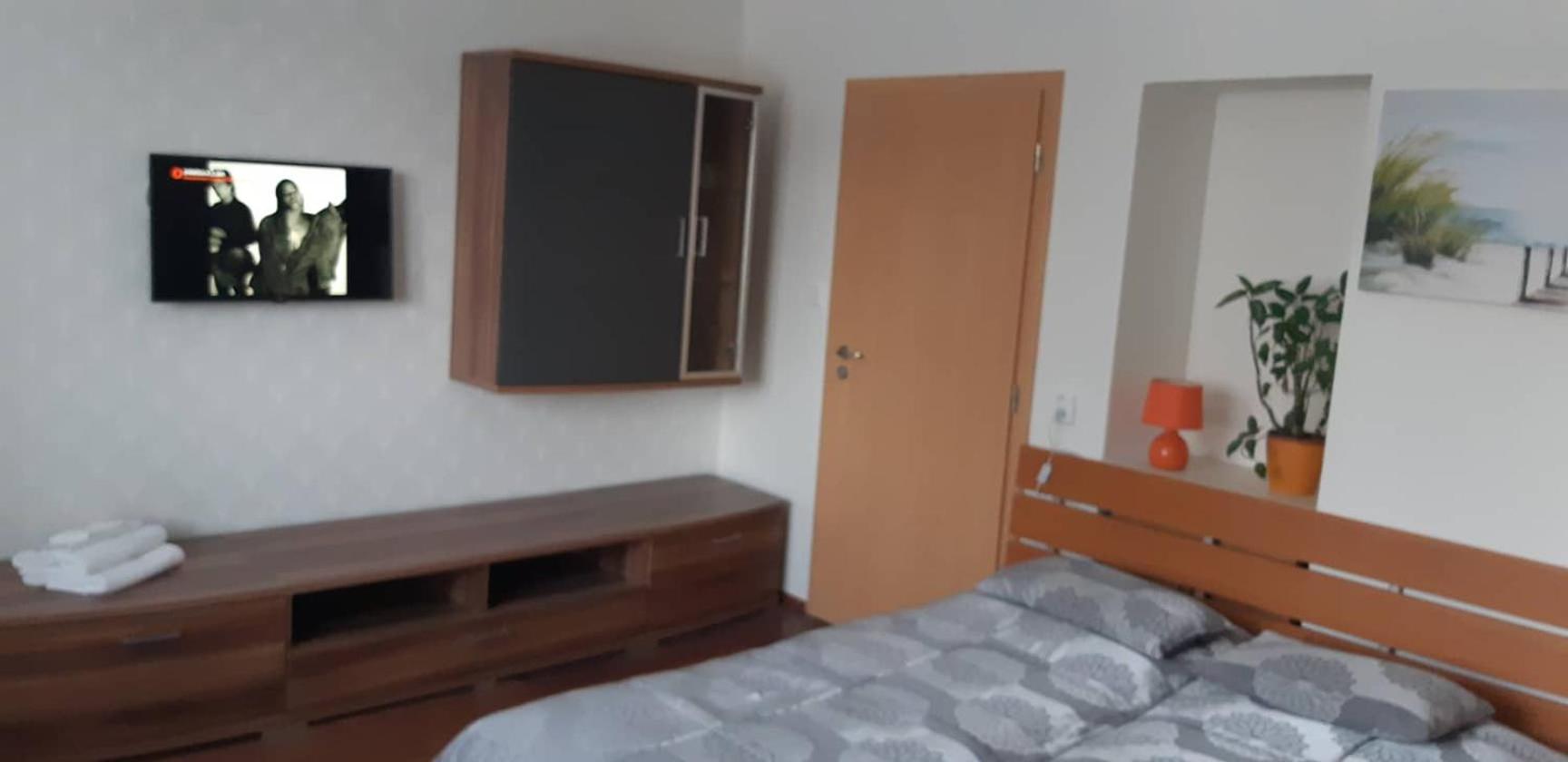 Quadruple Room with Bathroom - Photo 2