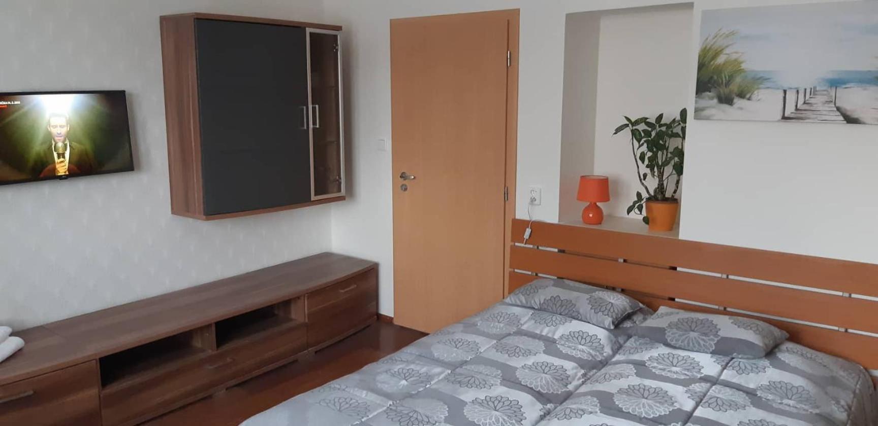 Quadruple Room with Bathroom - Photo 8
