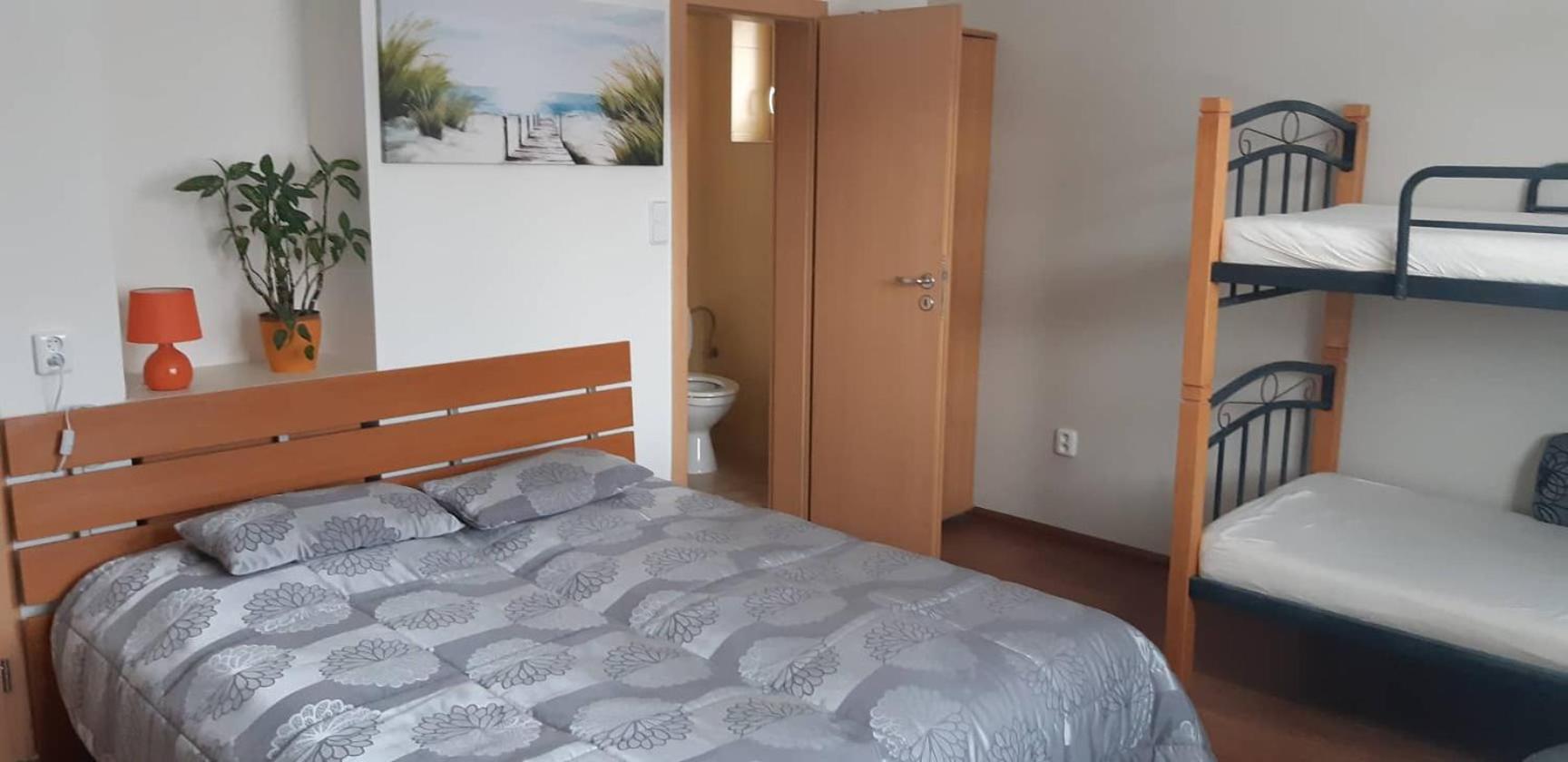 Quadruple Room with Bathroom - Photo 9