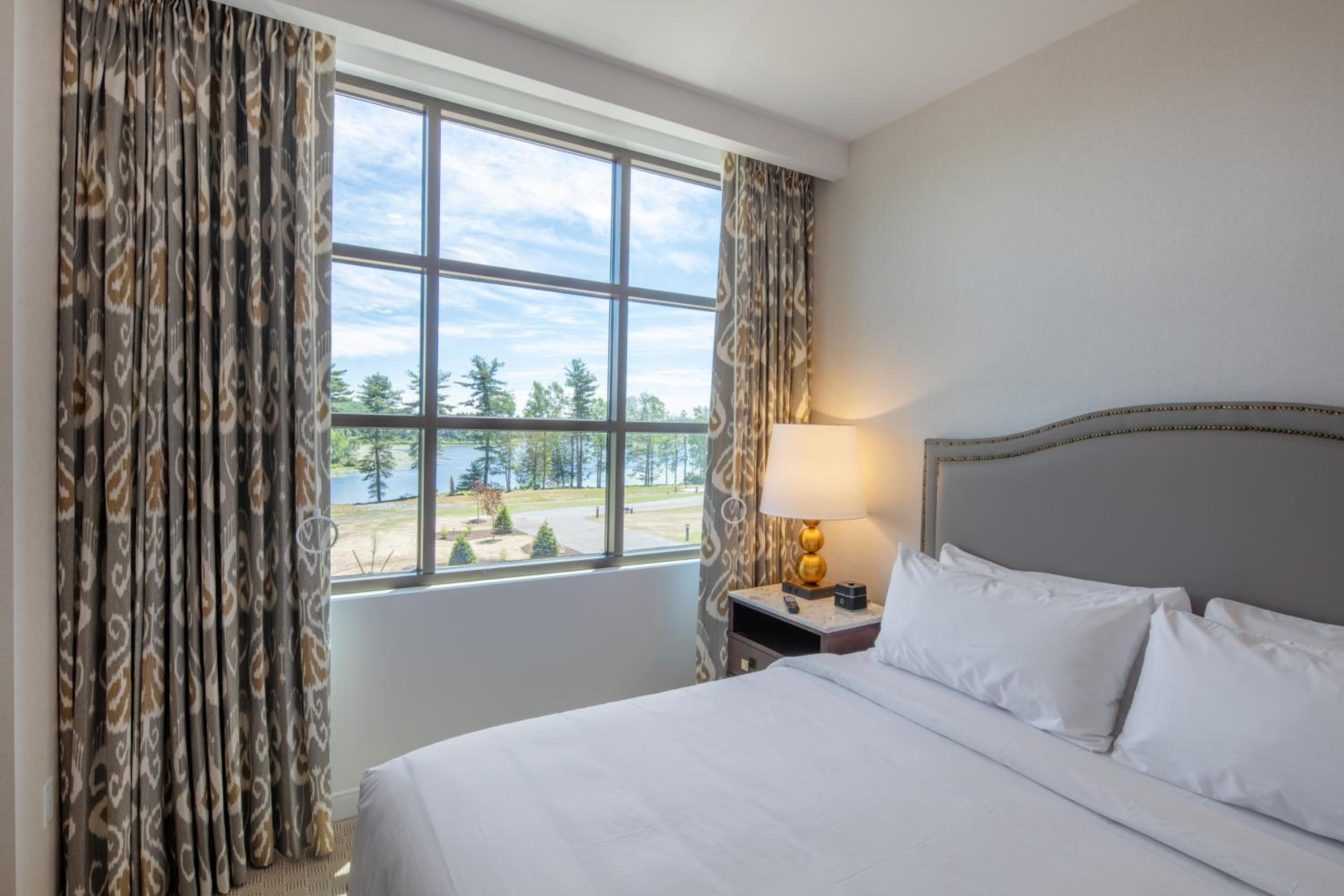 Lakeview King Suite with Balcony- Yoga & Wellness Activities - Photo 1