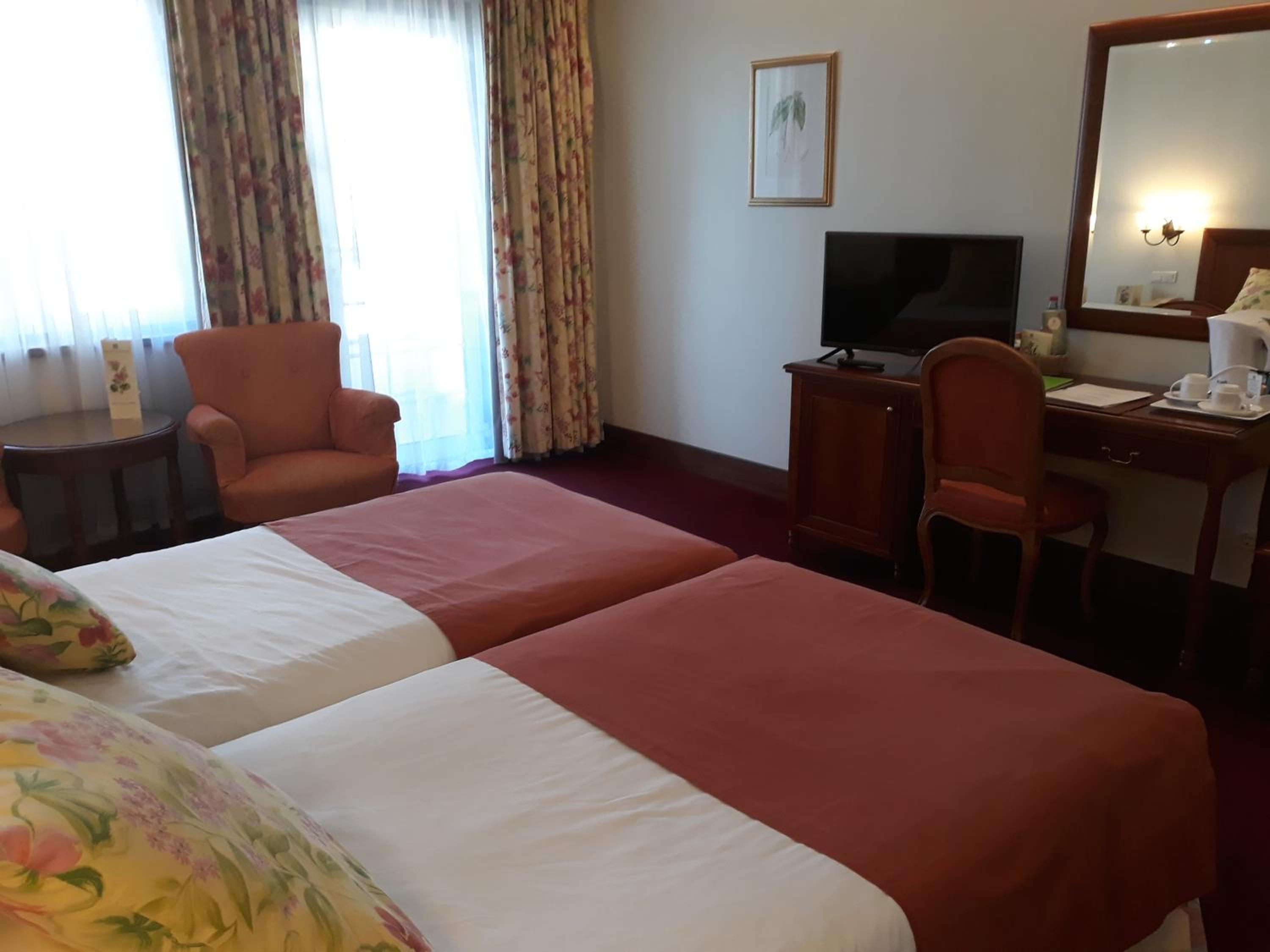 Superior Double or Twin Room with Balcony and Side Sea View