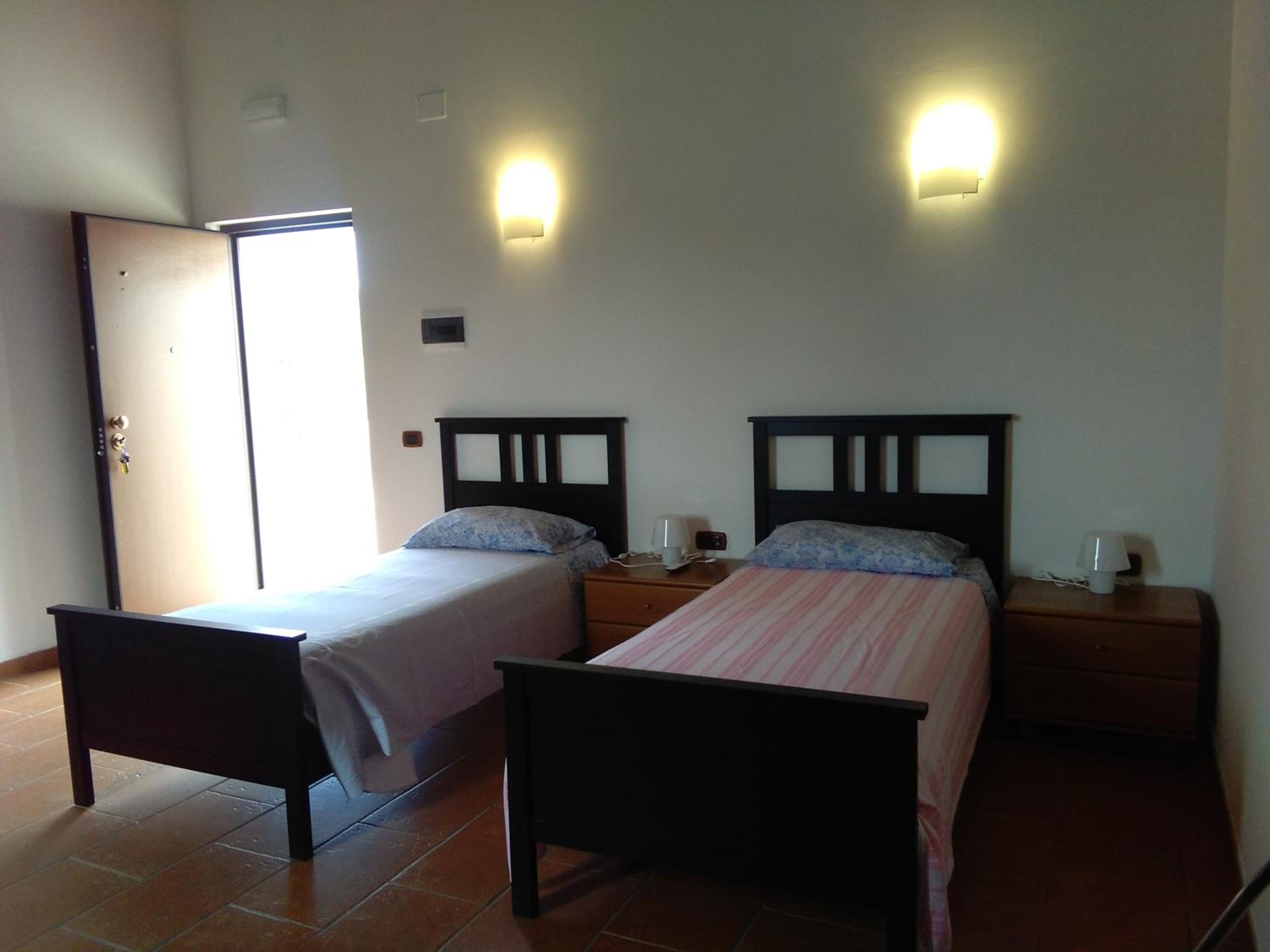 Twin Room with Extra Bed photo 1
