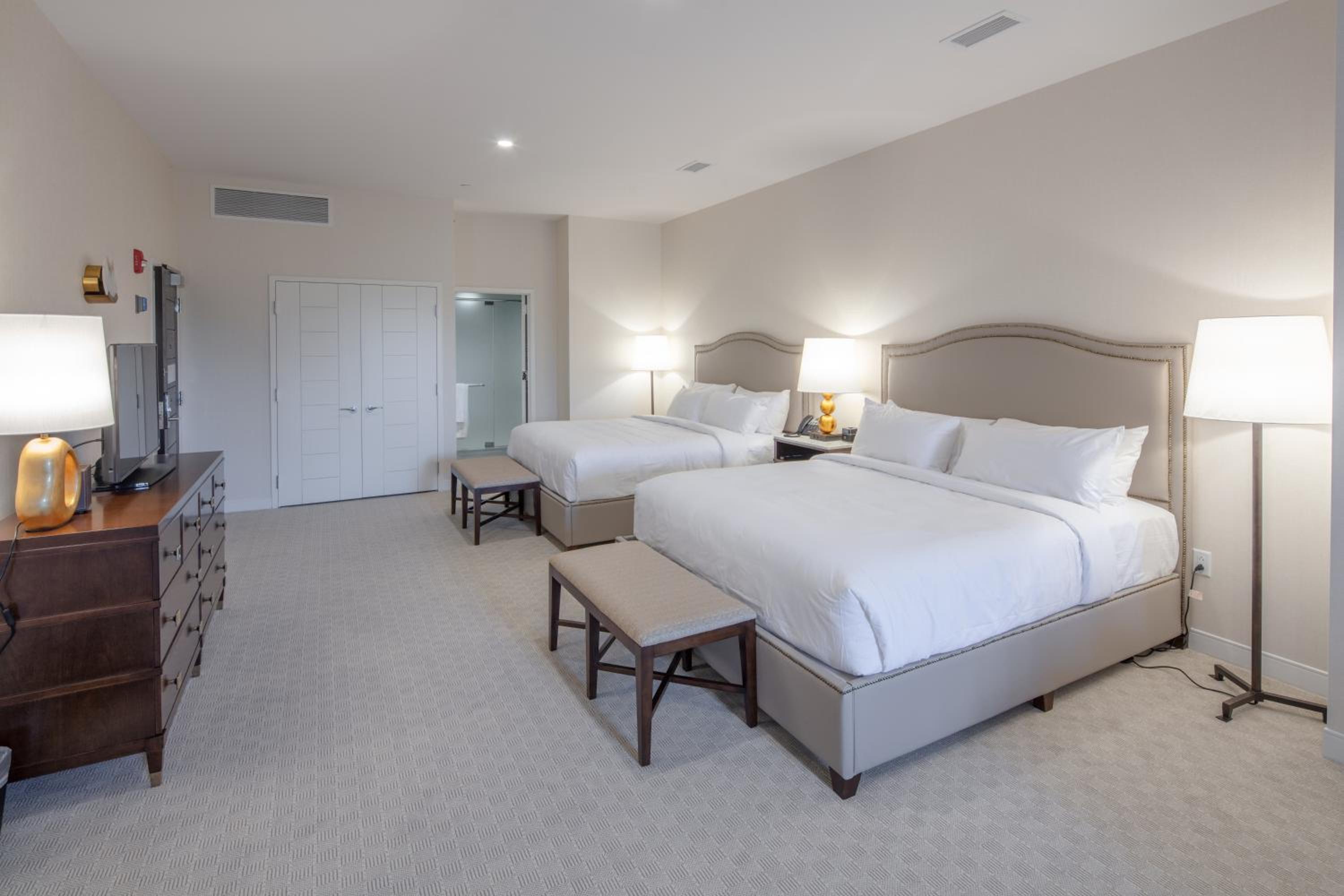 Accessible Lakeview Double King Suite - Yoga & Wellness Activities