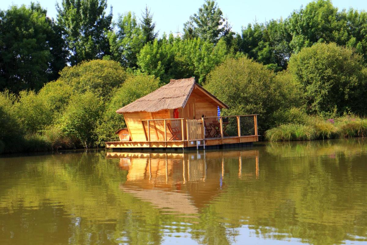 Floating Hut (2 Adults + 1 Child)