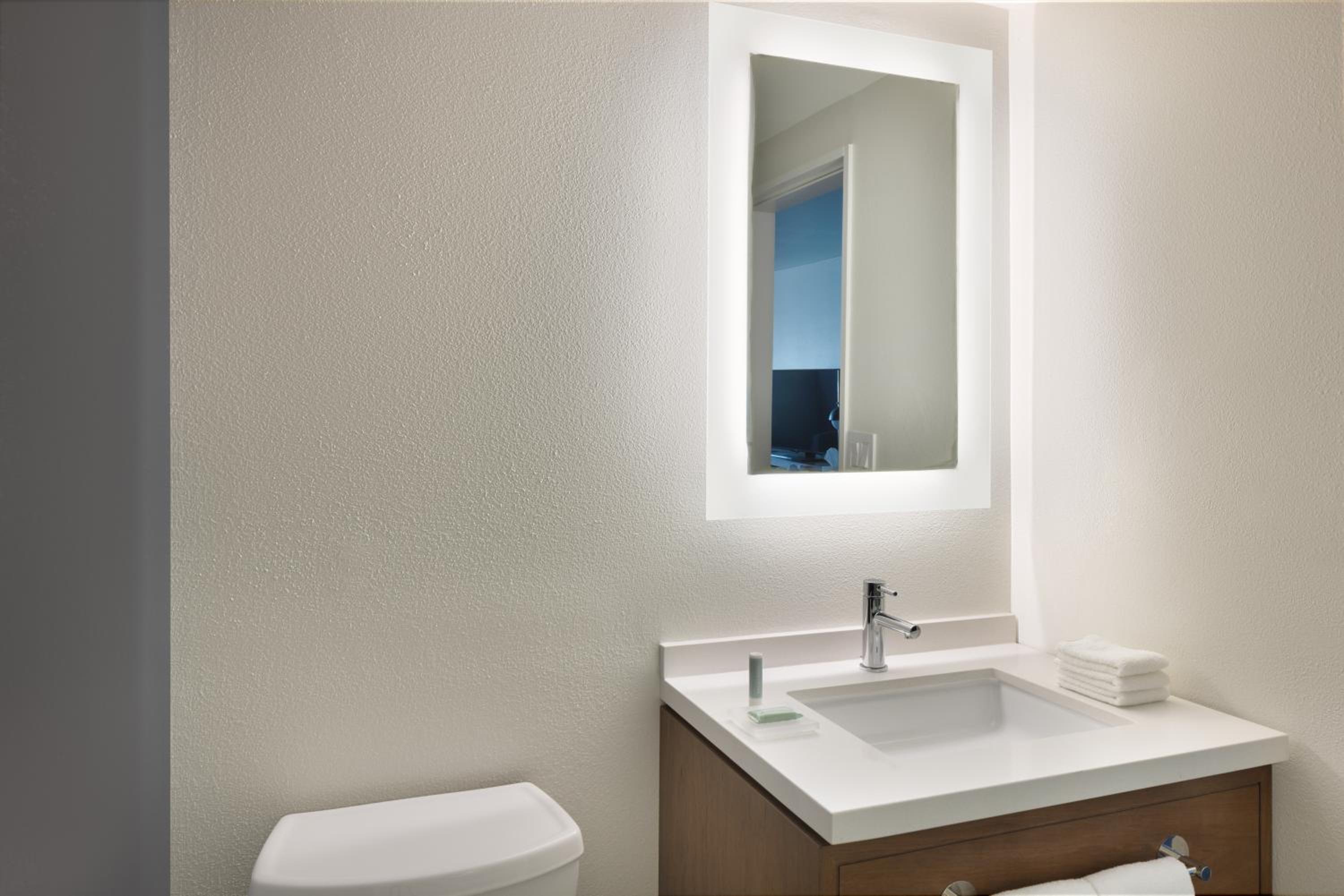 Queen Room with Two Queen Beds and City View - Hearing Accessible