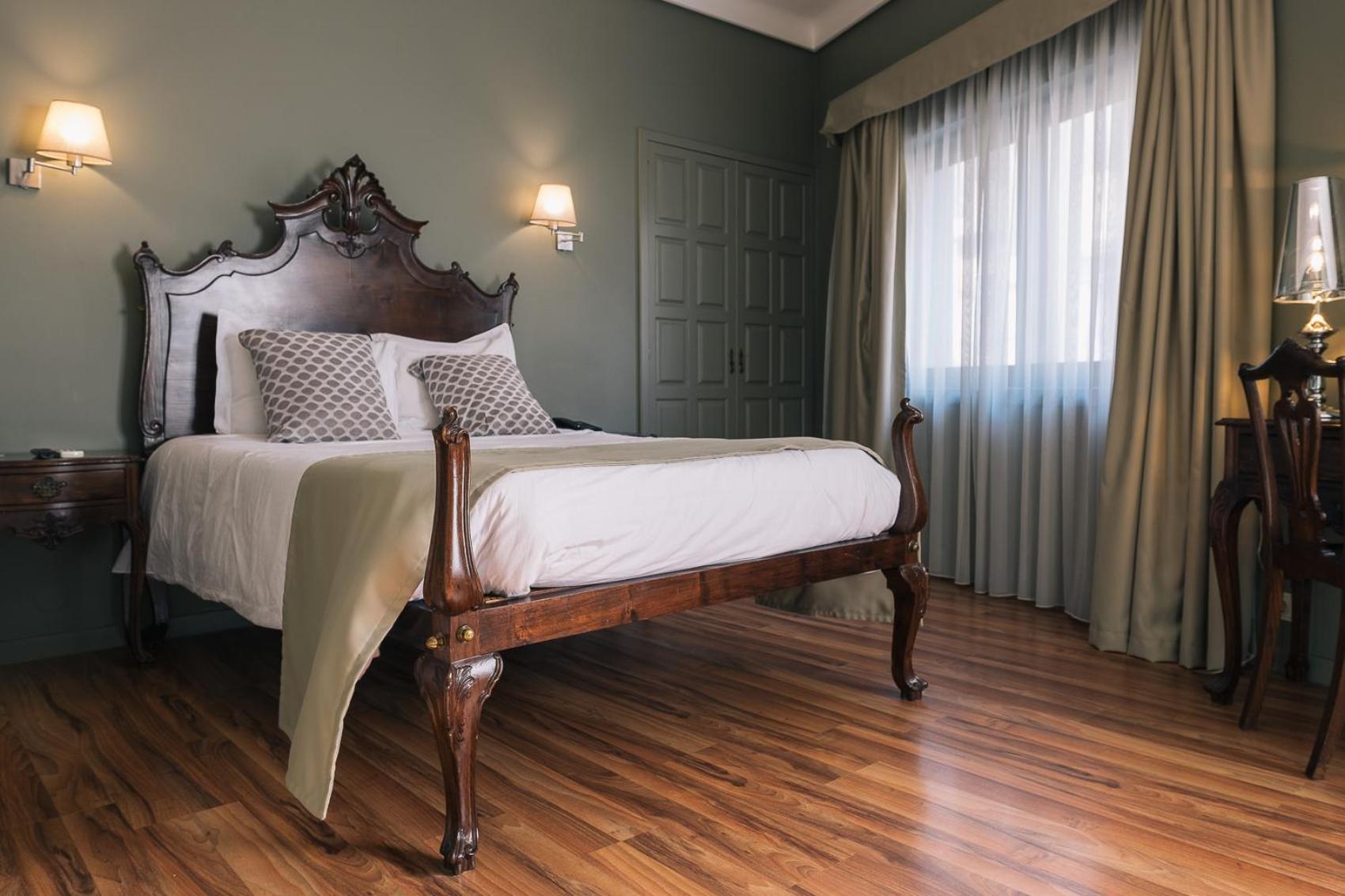 Double or Twin Room - Photo 2