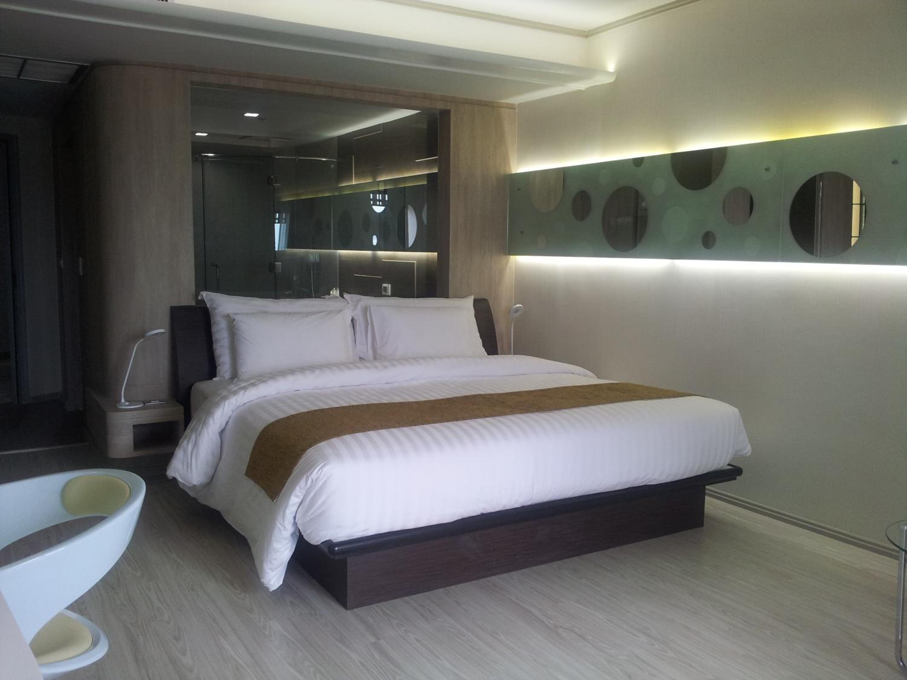room photo