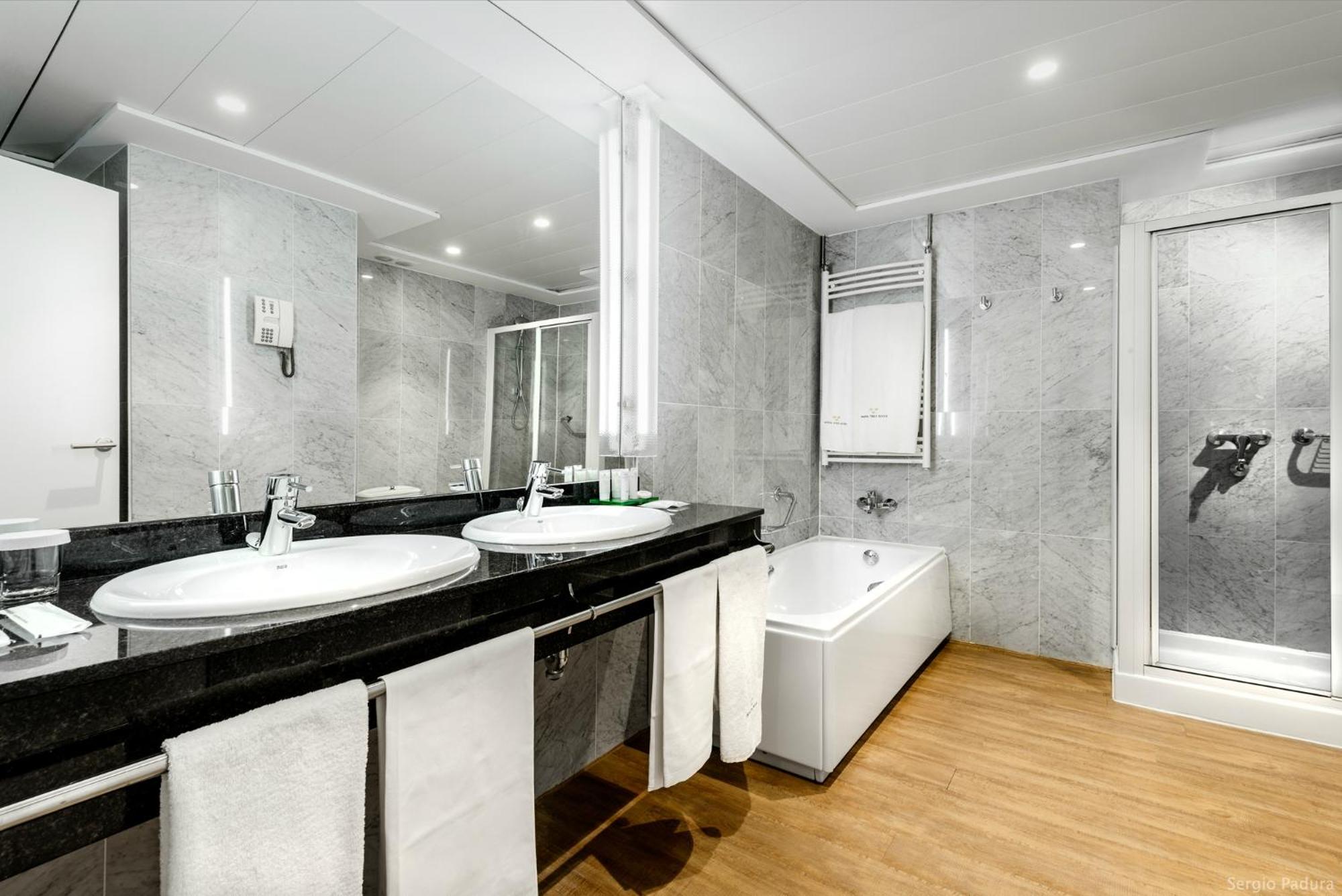 Executive Room - Photo 2