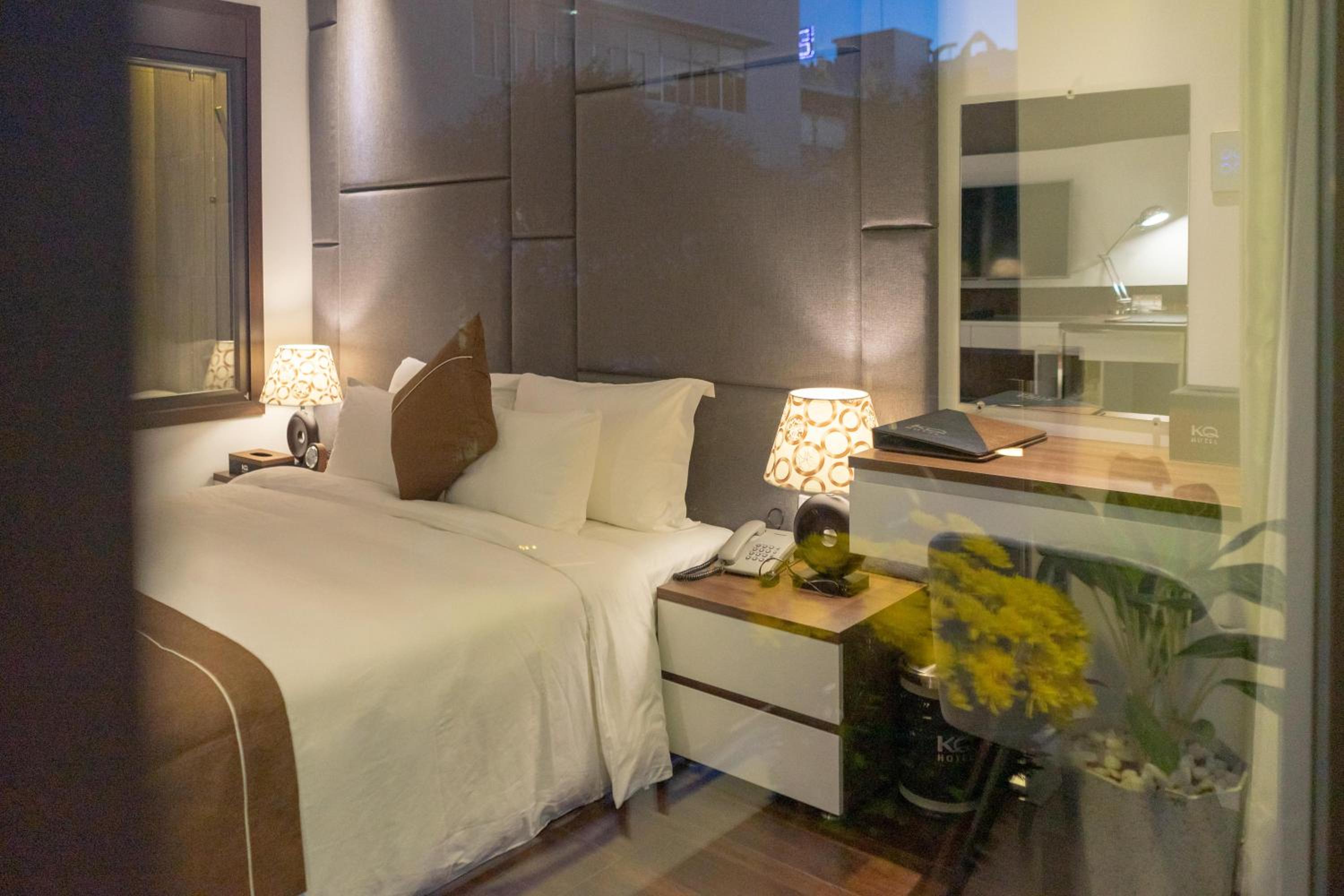 Deluxe Double Room with Balcony - Photo 7