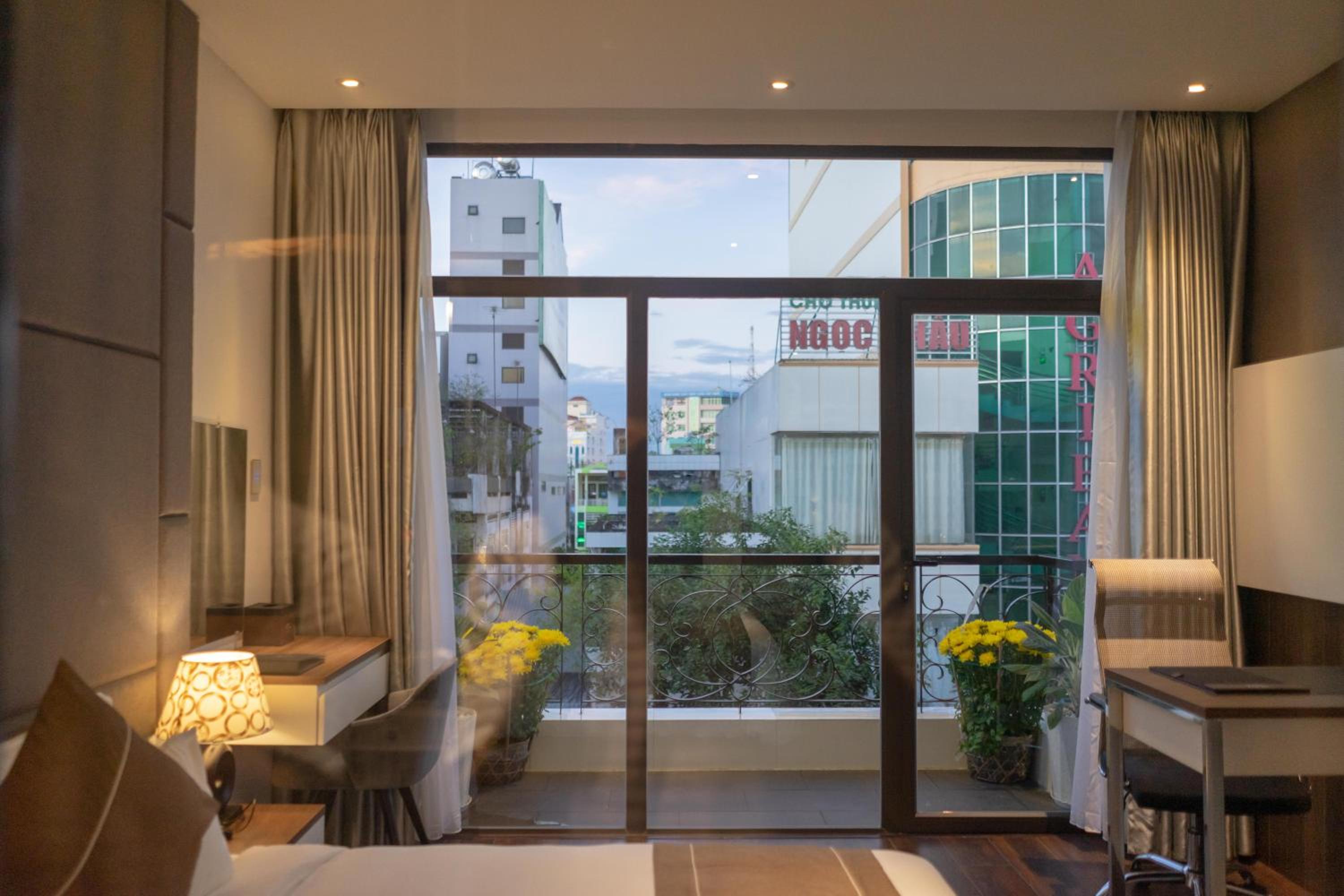 Deluxe Double Room with Balcony - Photo 2