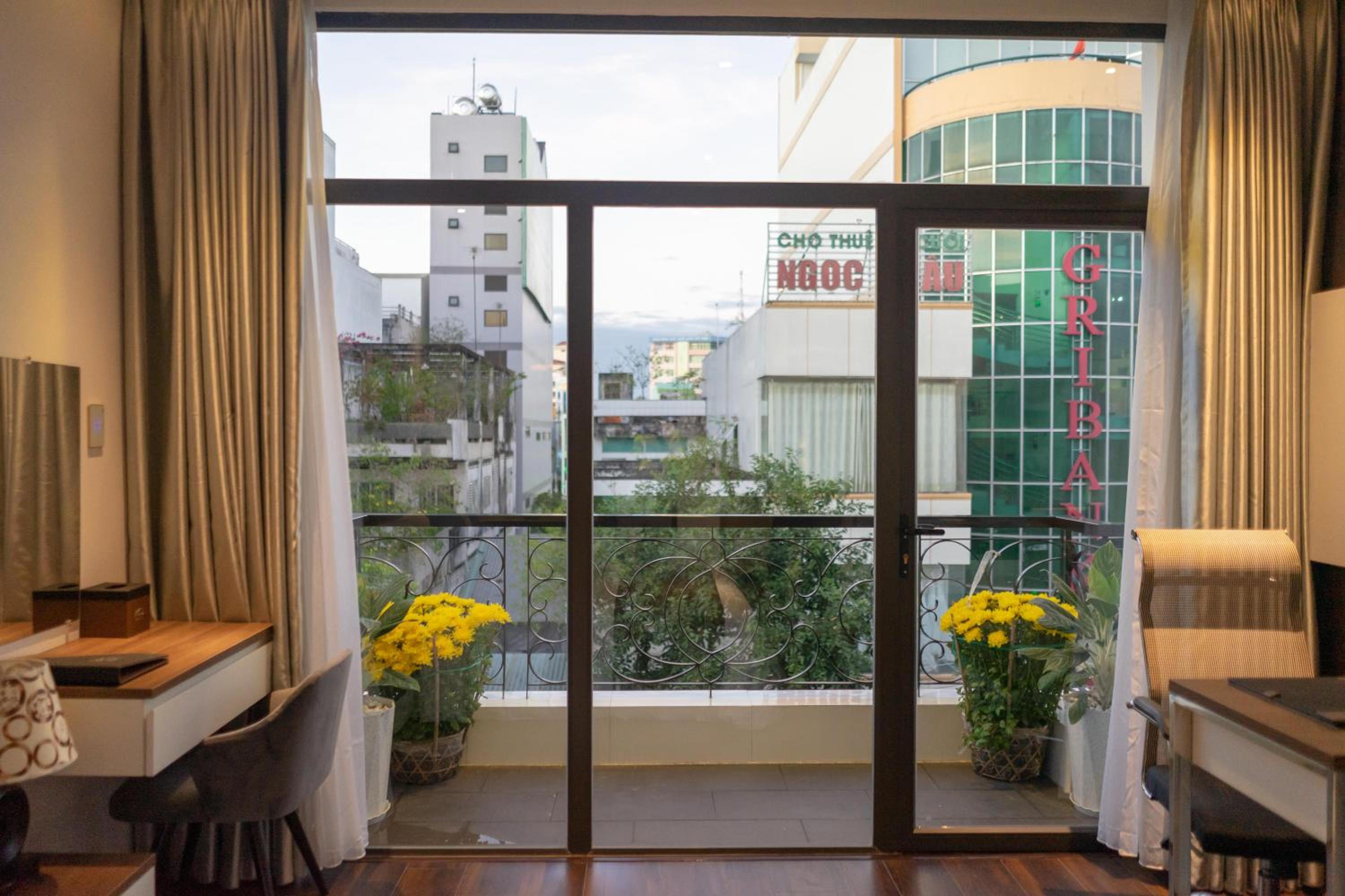 Deluxe Double Room with Balcony - Photo 5
