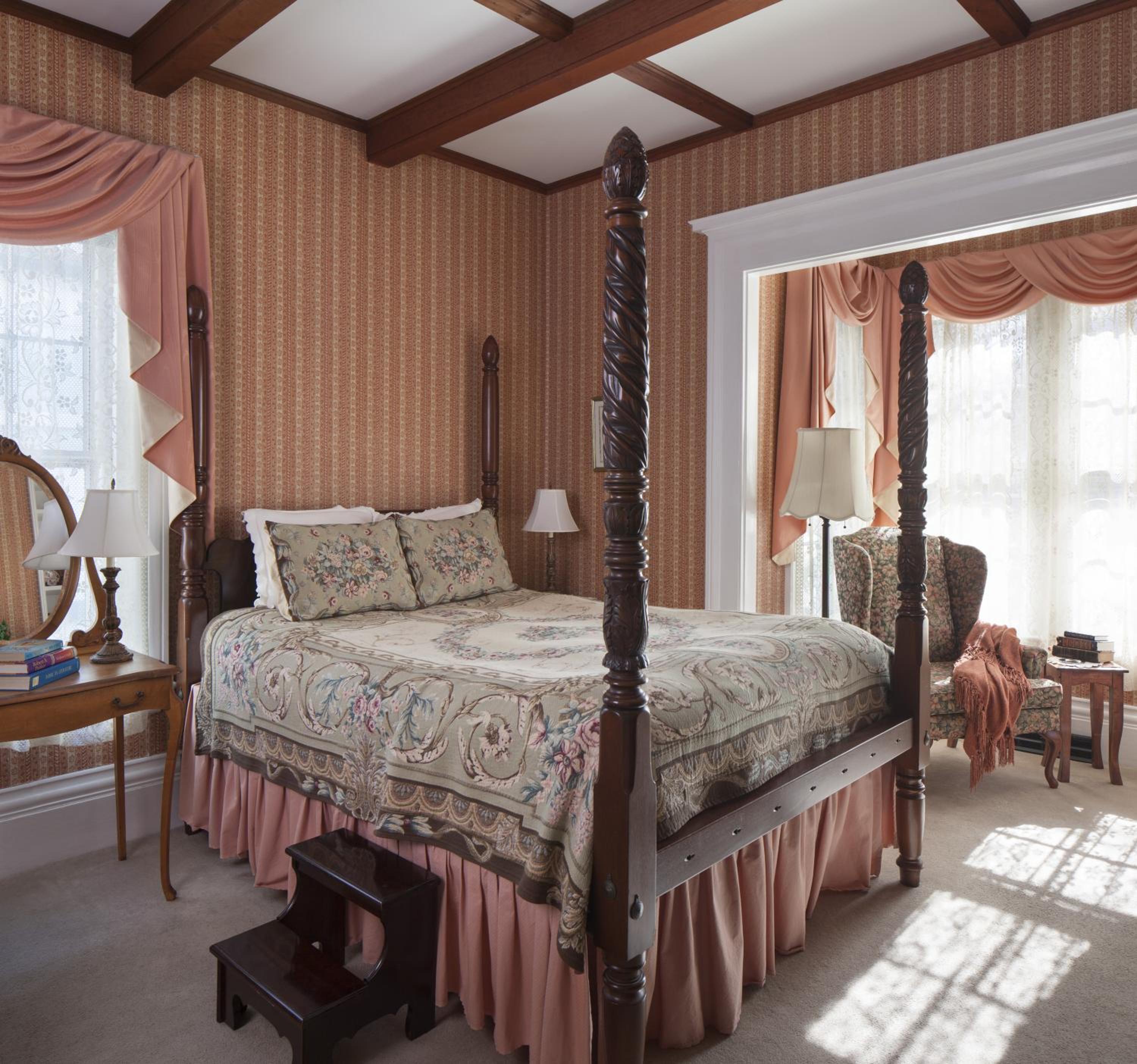 Dr. Samuel Beale Room photo 2