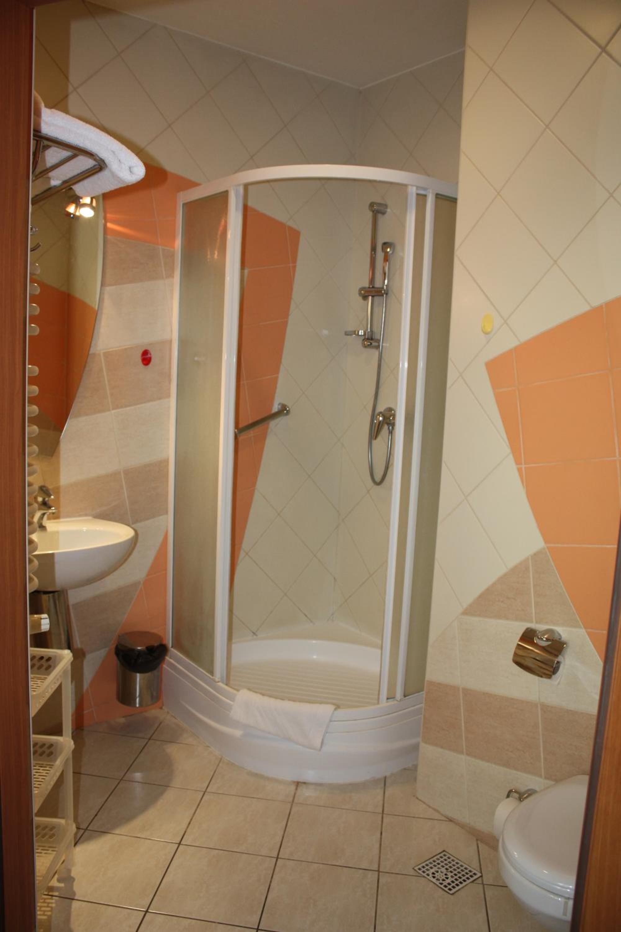 Double or Twin Room - Photo 6