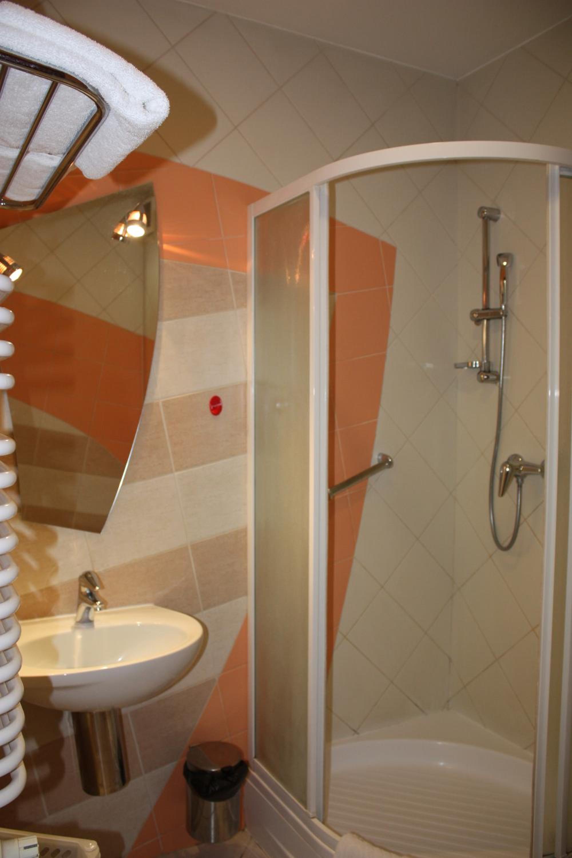 Triple Room - Photo 11