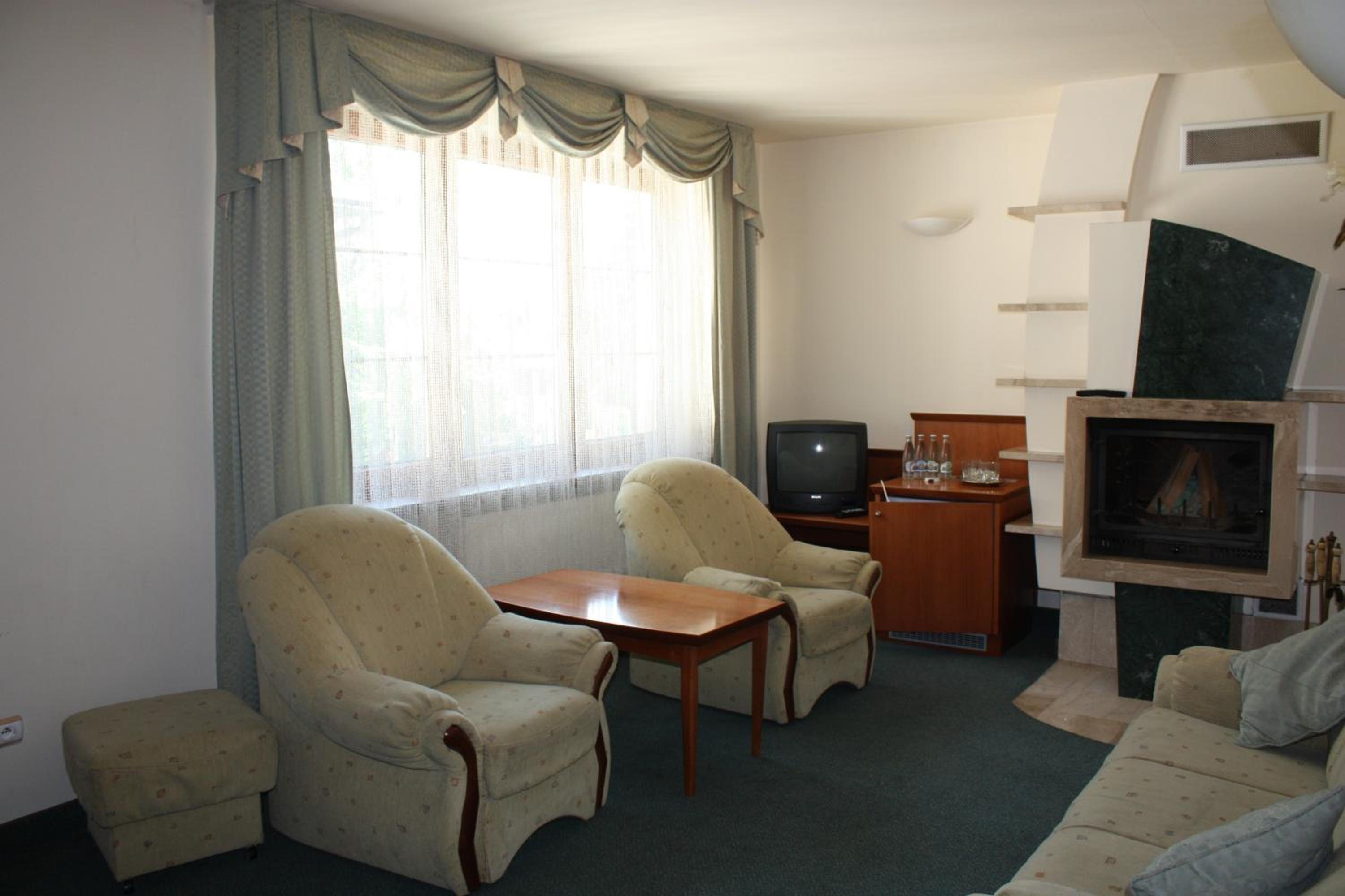 Luxury Apartment - Photo 8