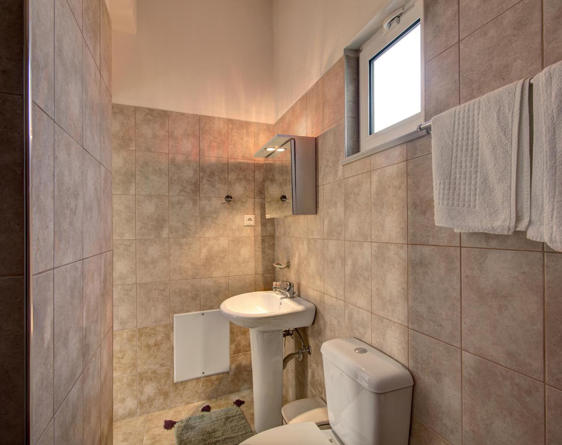 Economy Double Room - Photo 7
