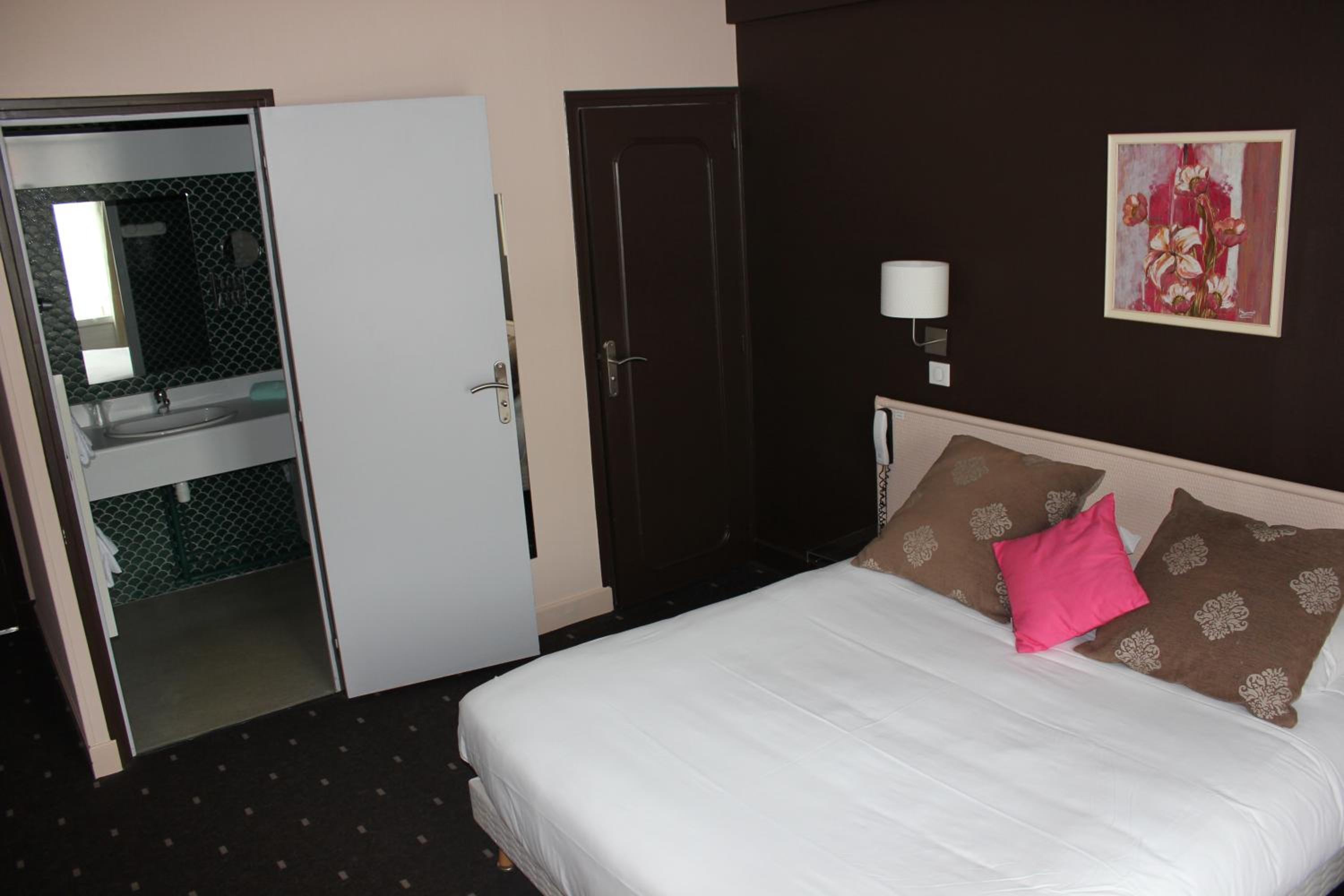 Double Room - Photo 10