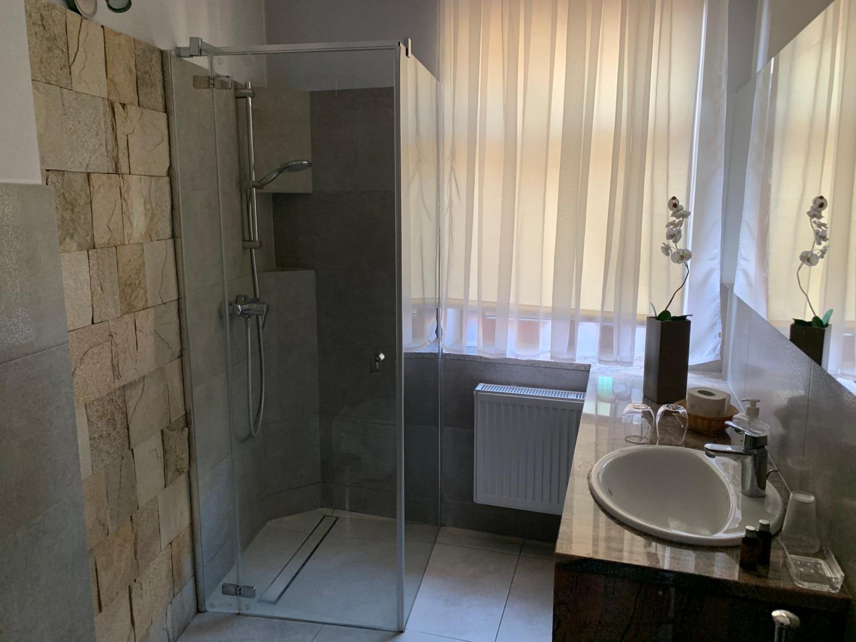 Standard Double Room - Photo 4