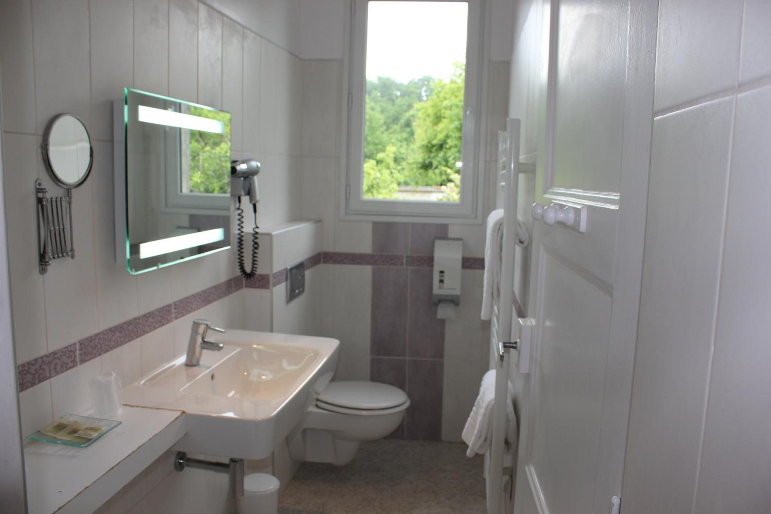 Double Room - Photo 9