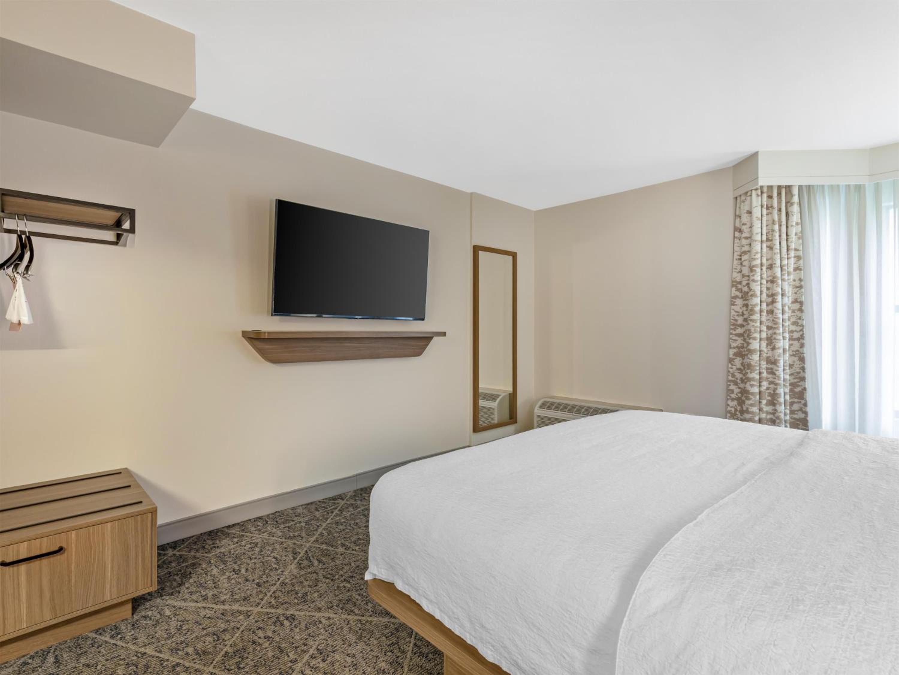 Queen Room with Two Queen Beds, Shower and Non-Smoking