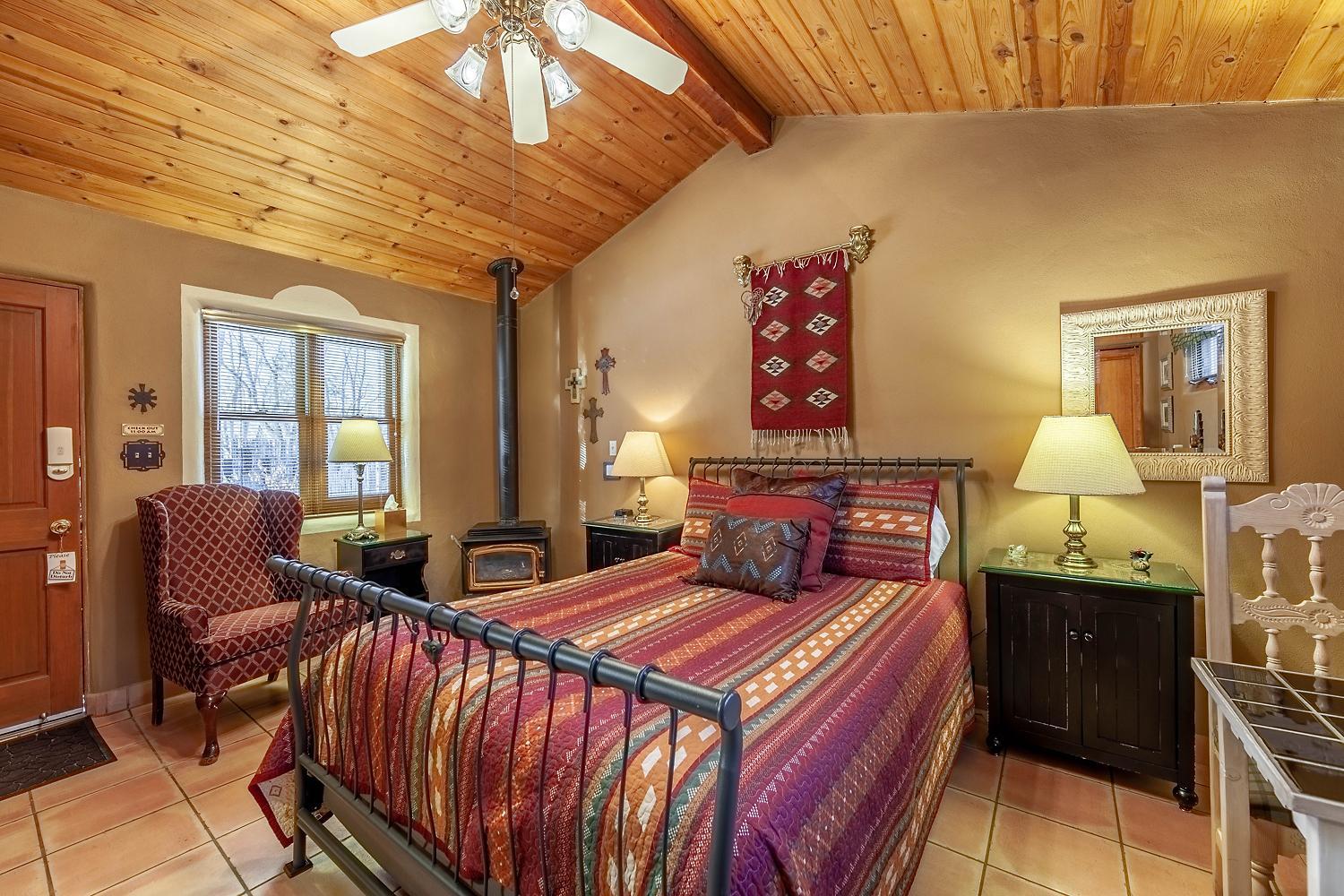 Deluxe Queen Room - Storyteller photo 1