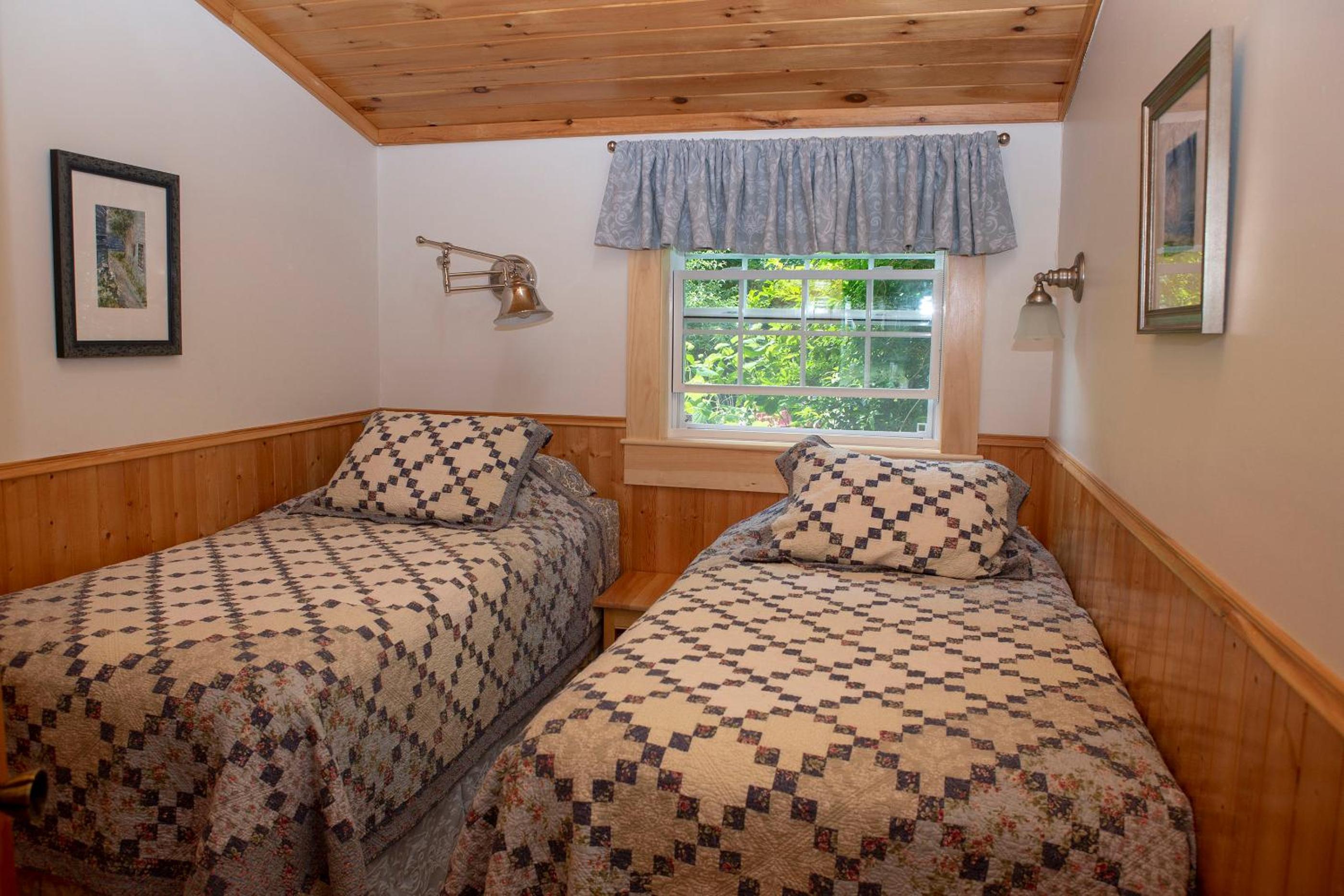 Two-Bedroom Apartment - Photo 2