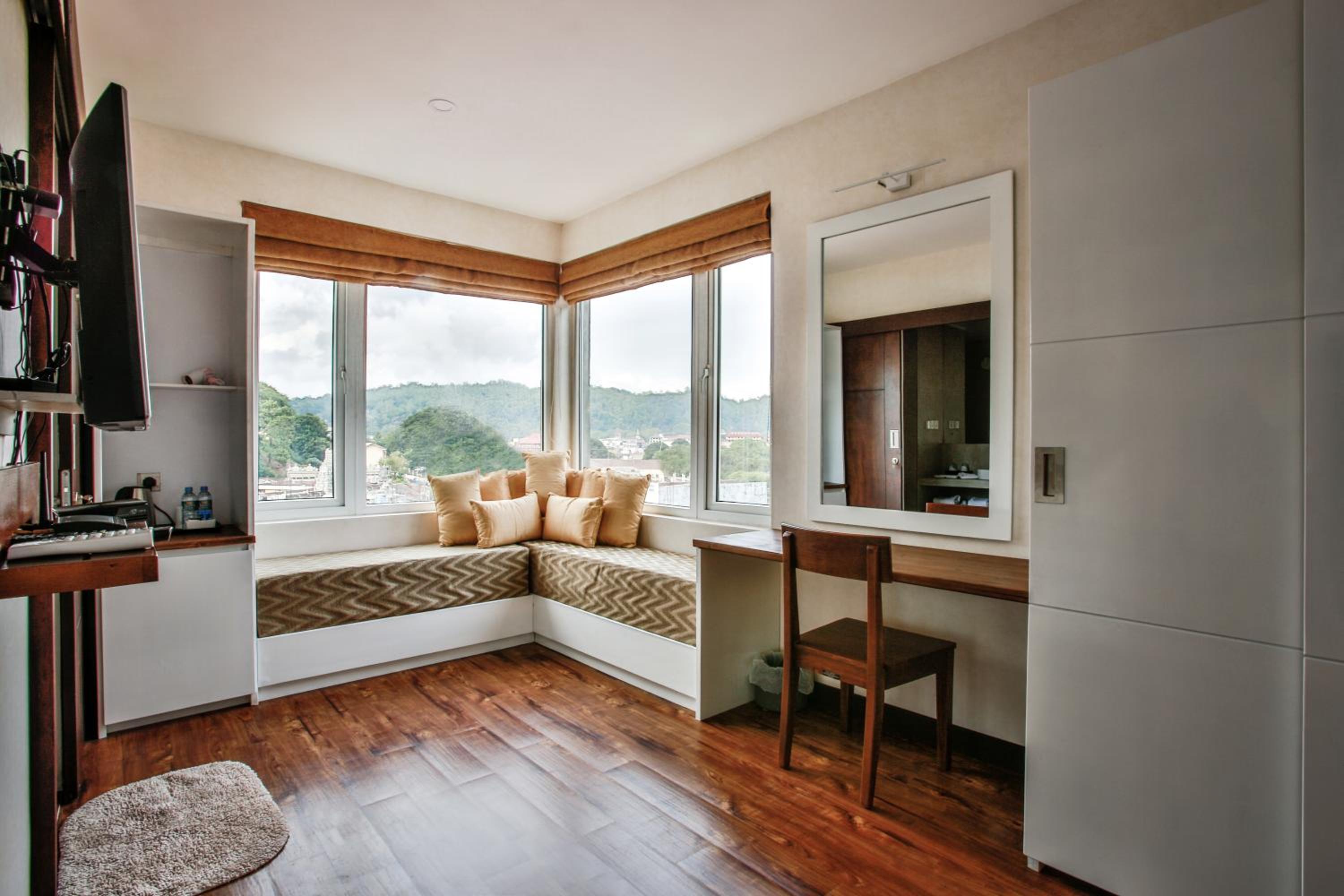 Deluxe Twin Room with City View and 20% discount on Food & Beverages
