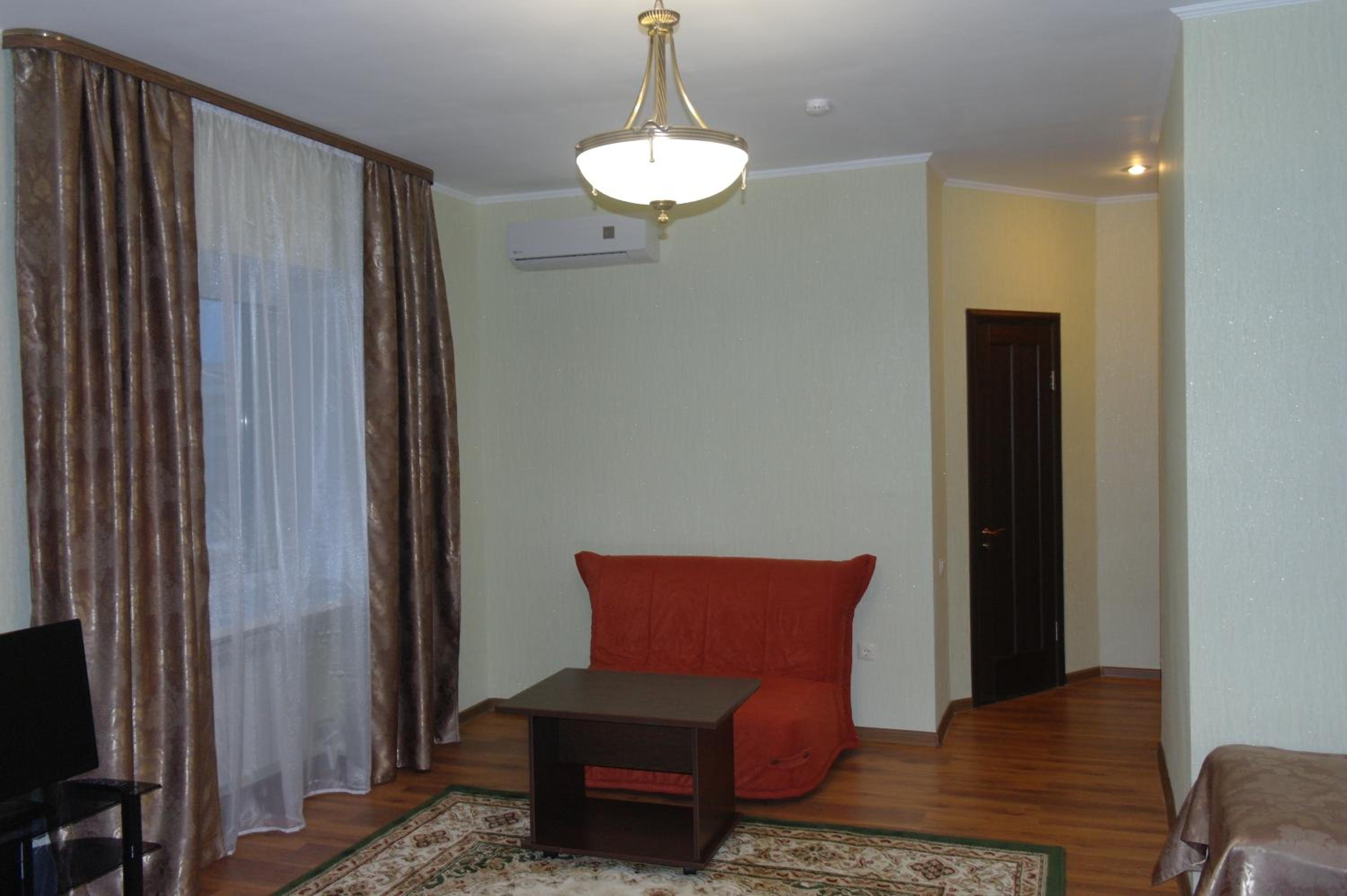 Family Room photo 3
